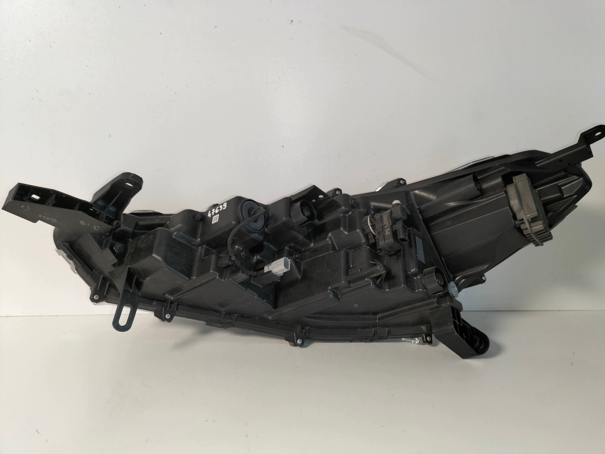 light front reflektor right TOYOTA COROLLA CROSS 20- FULL LED , connector