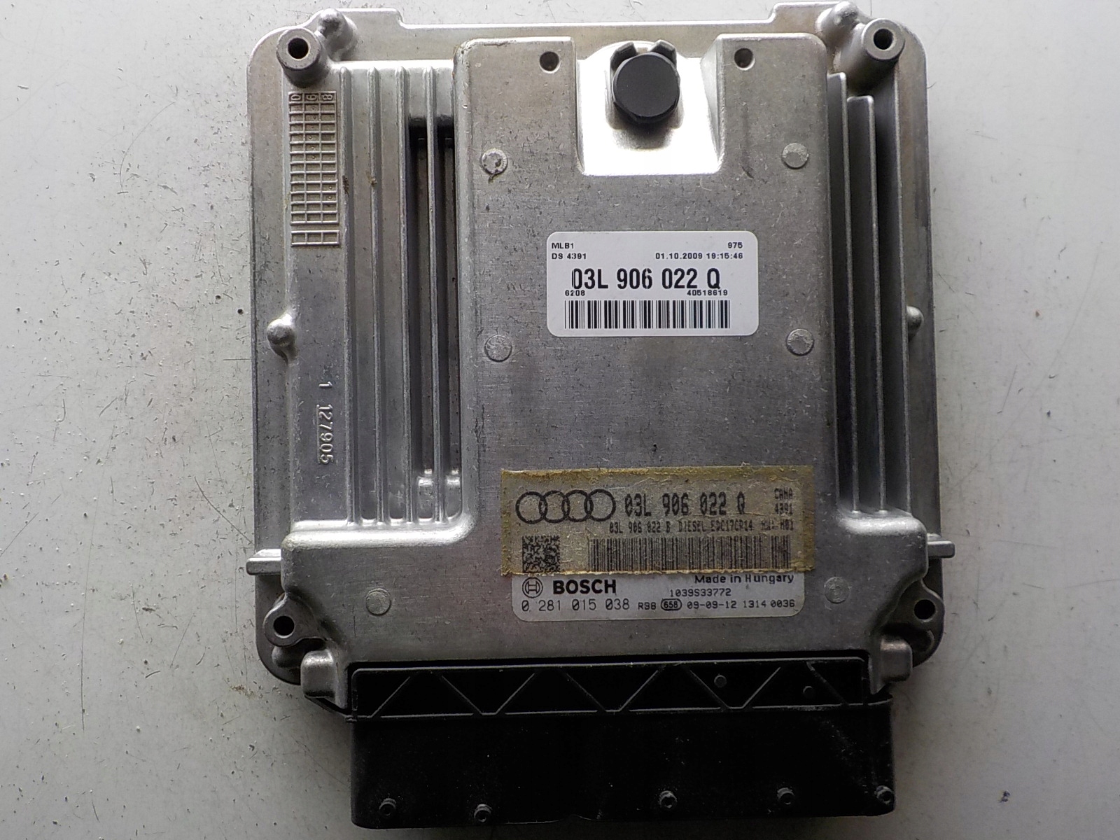 AUDI computer control unit 03L906022Q 0281015038
