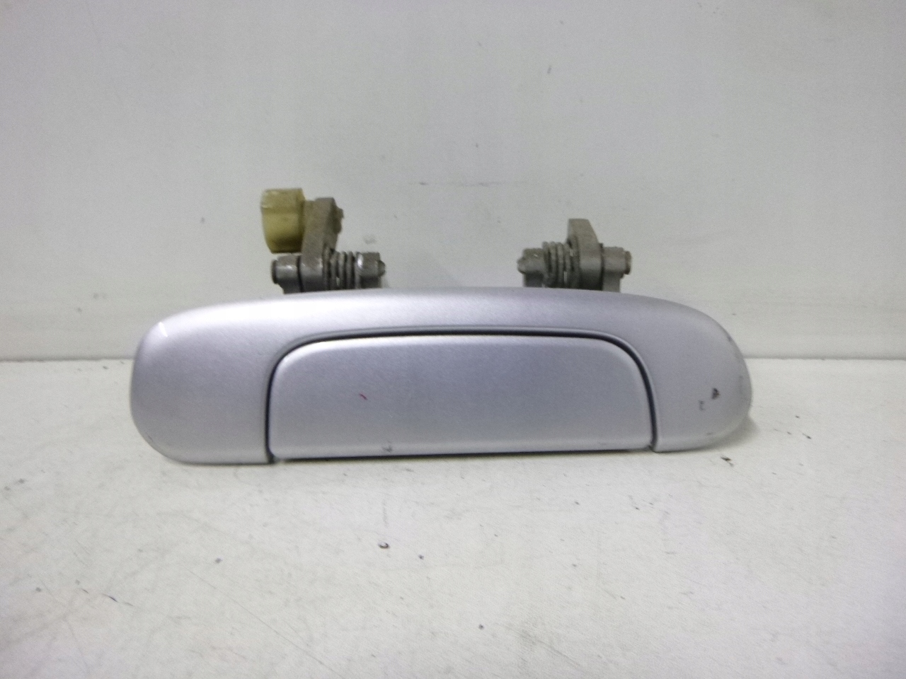 handle exterior rear Mazda Premacy 22V 2002r.