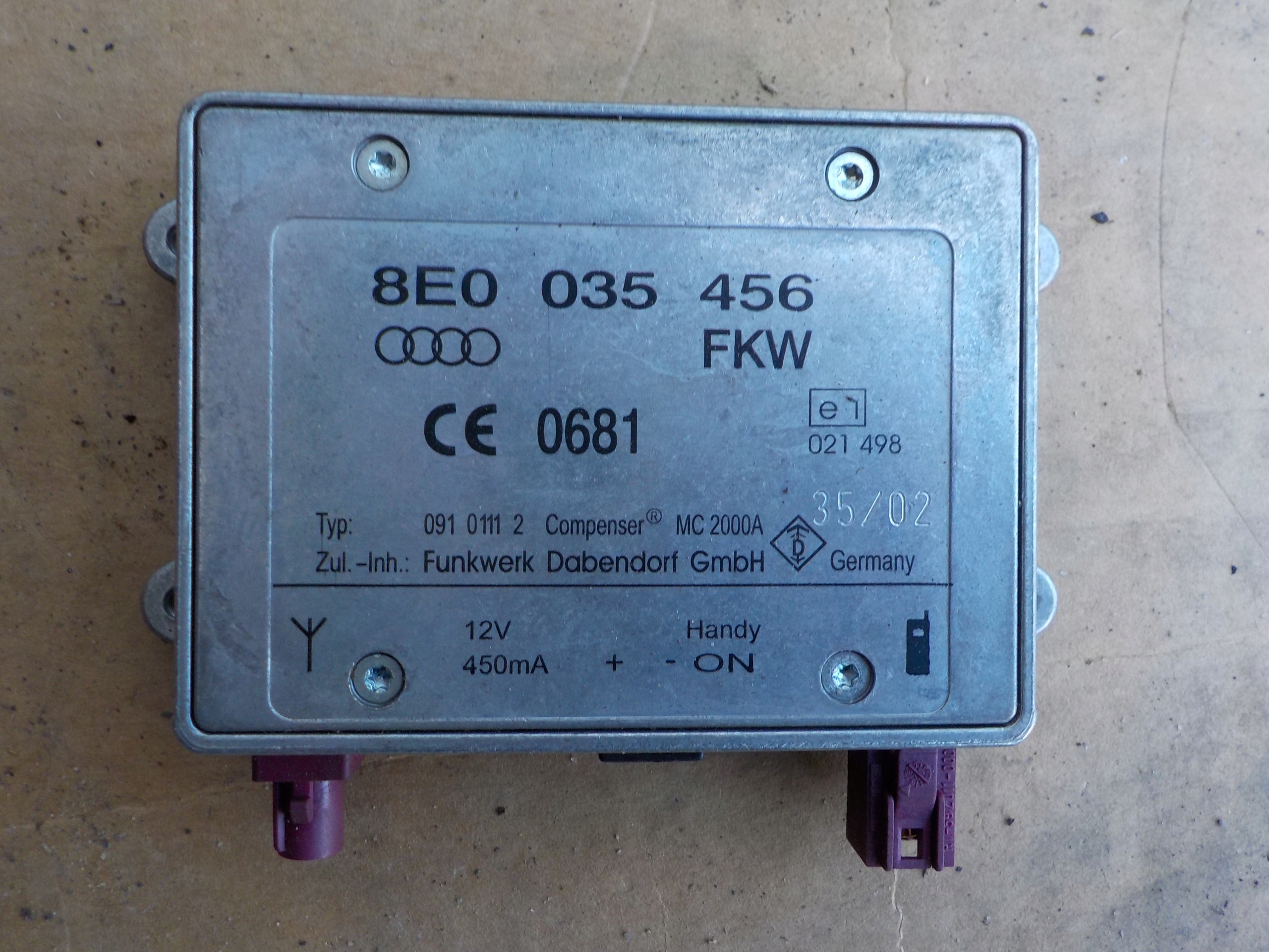 AUDI A4 B6 A5 A6 C6 A8 D3 antenna amplifier 8E0035456