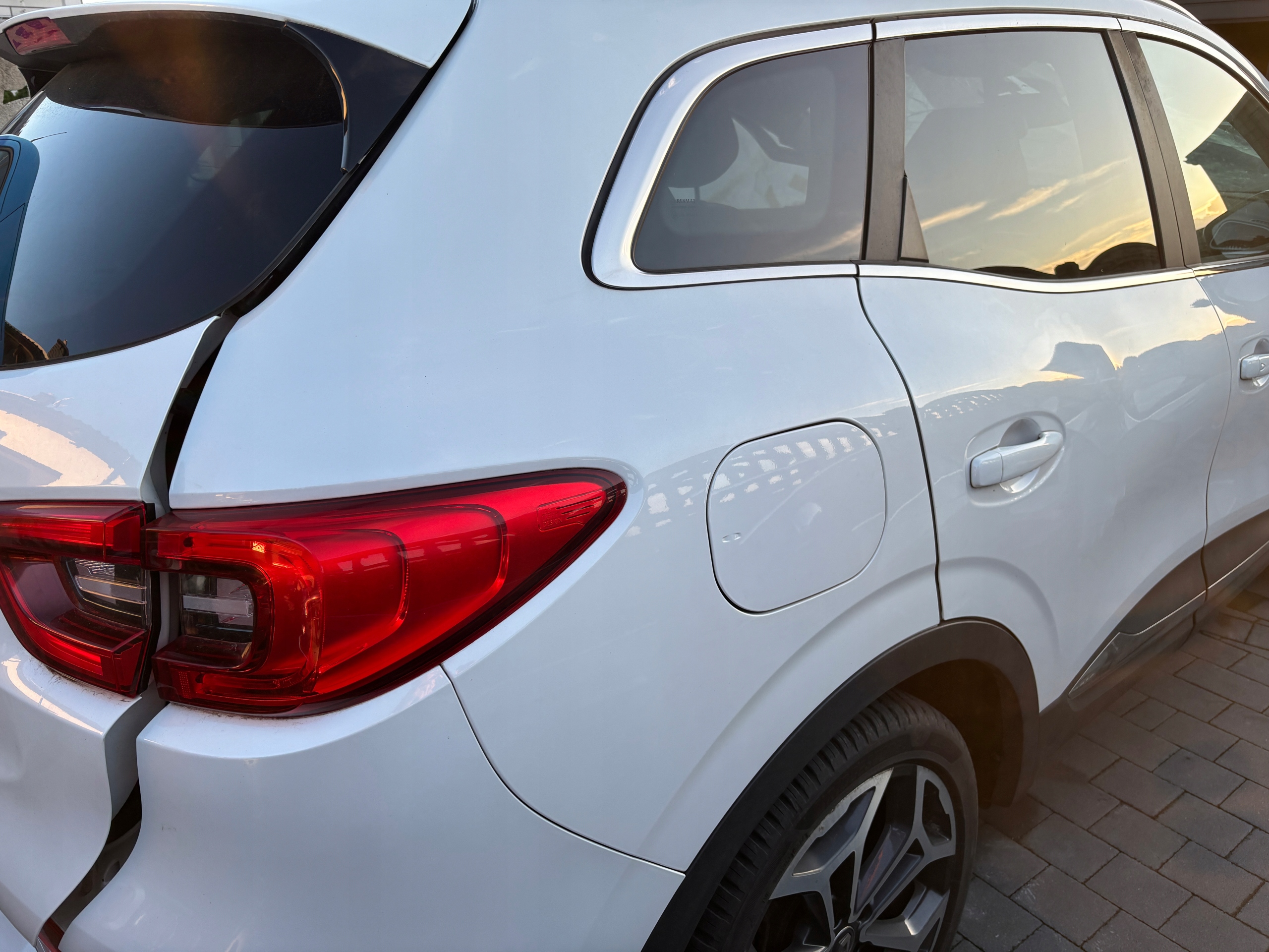 renault KADJAR крыло задний правый четверть