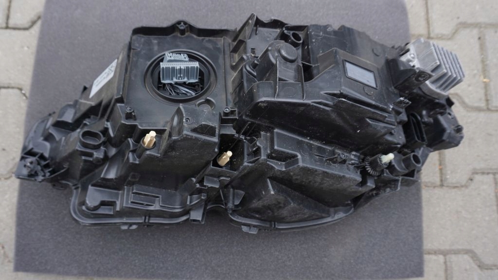 VOLVO S90 V90 CC - light right front FULL LED