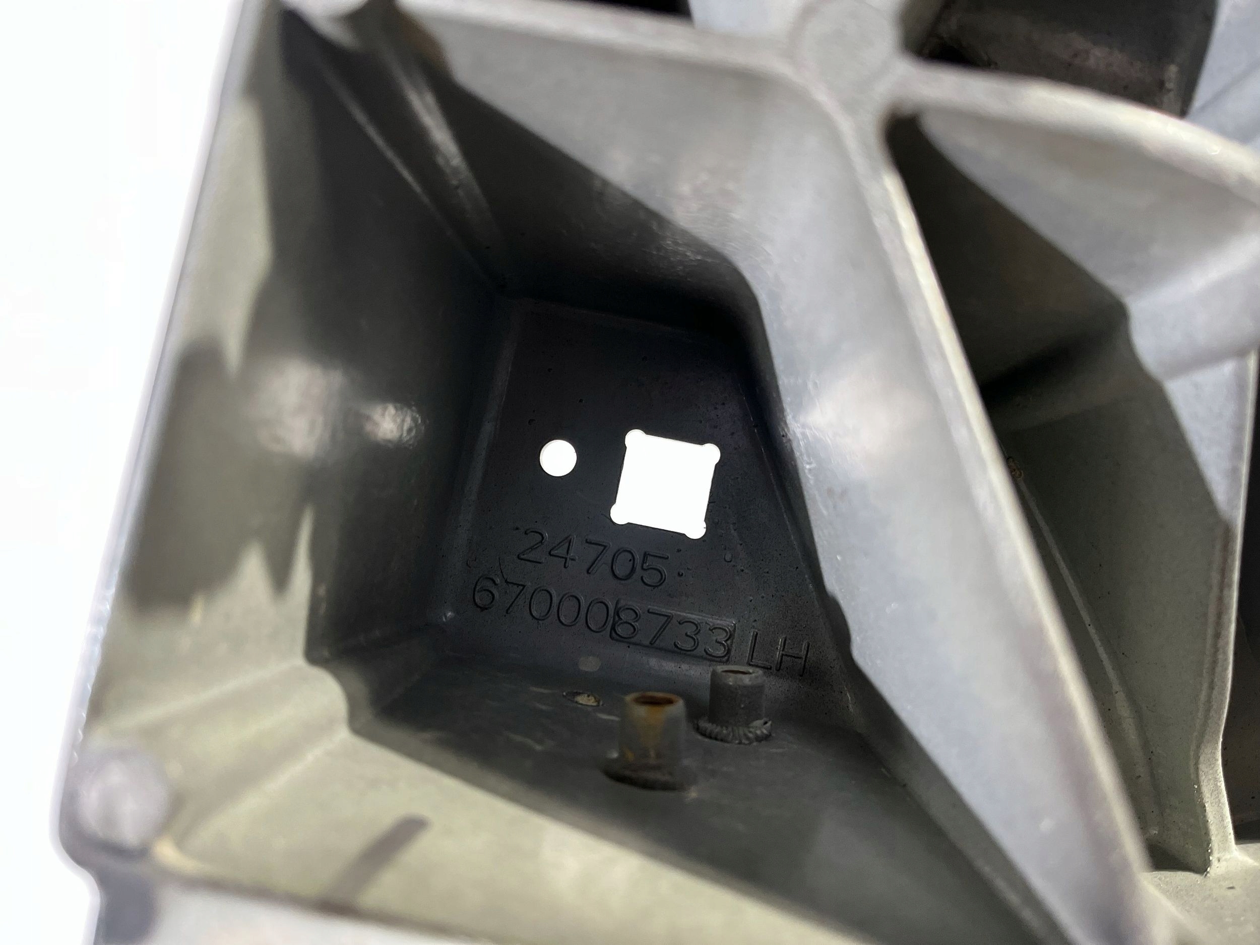 Okular left support panel for radiators pillar Maserati Ghibli 2013