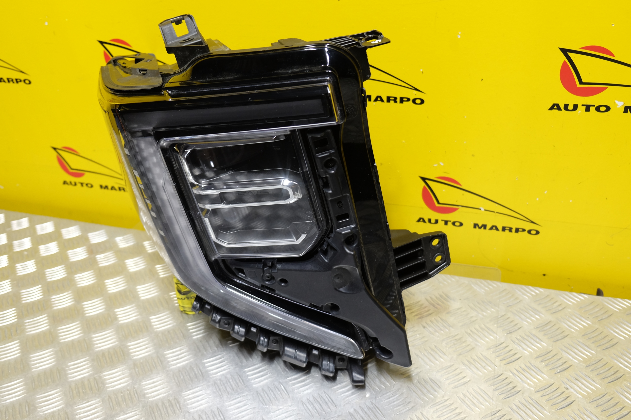 GMC SIERRA 2022- REFLEKTOR LAMPA PRZÓD LED R USA Numer katalogowy części 85604120