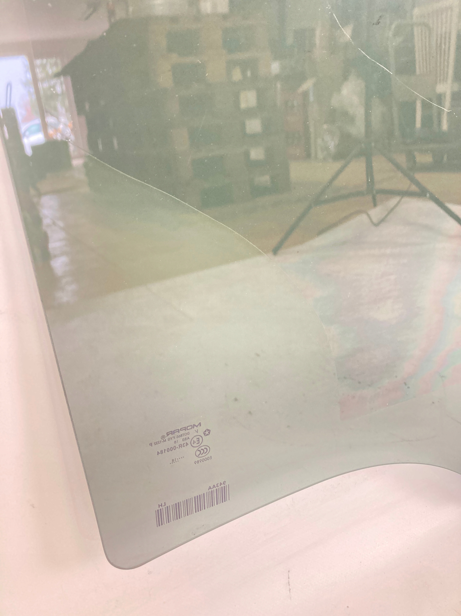 Chrysler Pacifica 2018 window rear door sliding left rear part