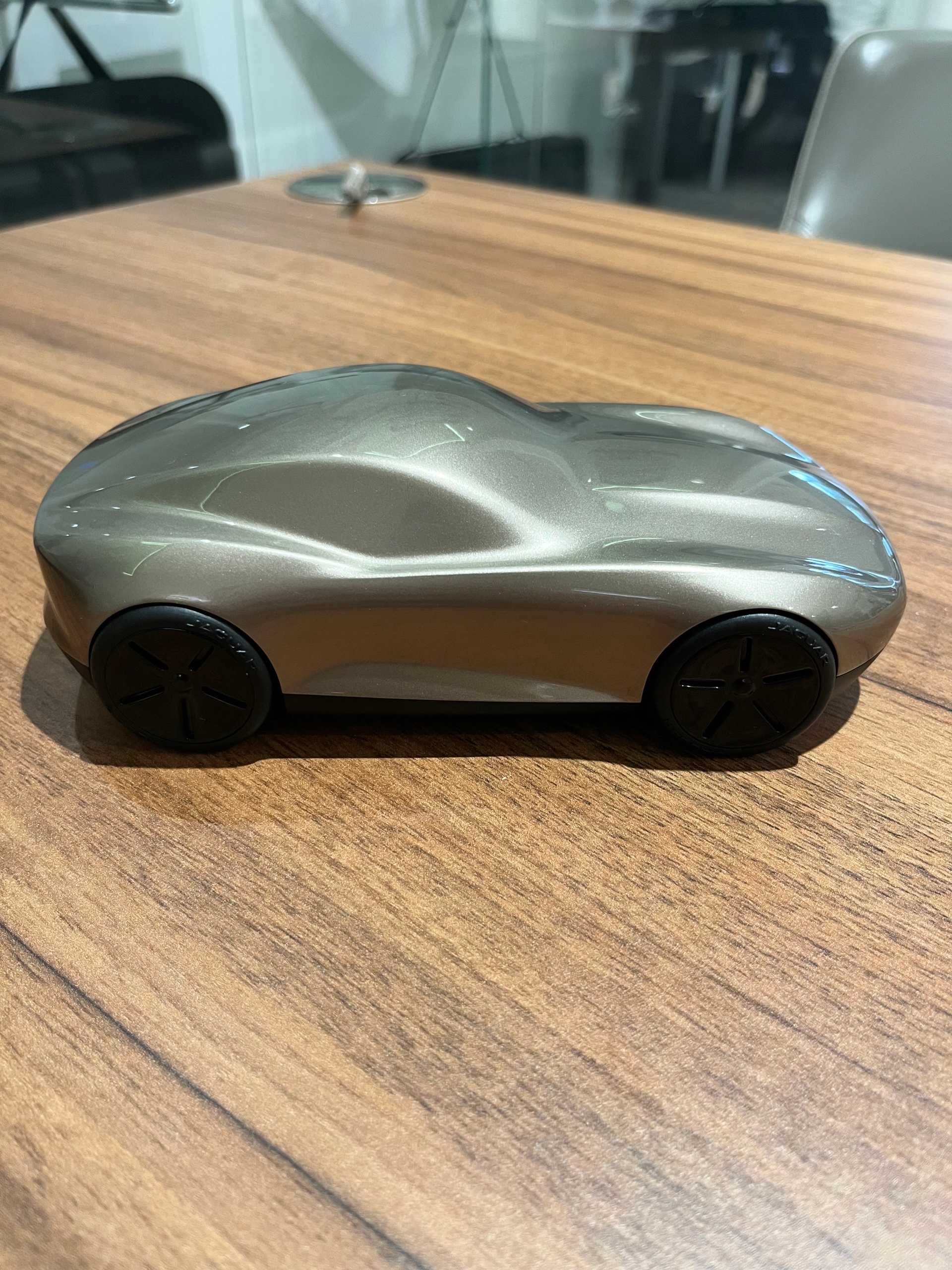 JAGUAR DESIGN ICON MODEL 01- BRONZE ATLAS Numer katalogowy producenta 50JHGF972BNA