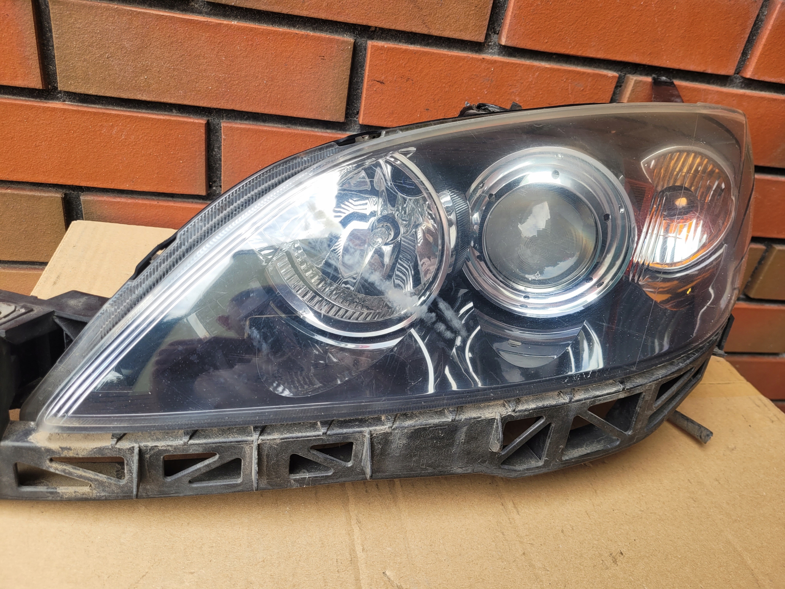 MAZDA MK3 REFLEKTOR LEWY LAMPA LEWA PRZÓD STANLEY P2951 BP4K50161