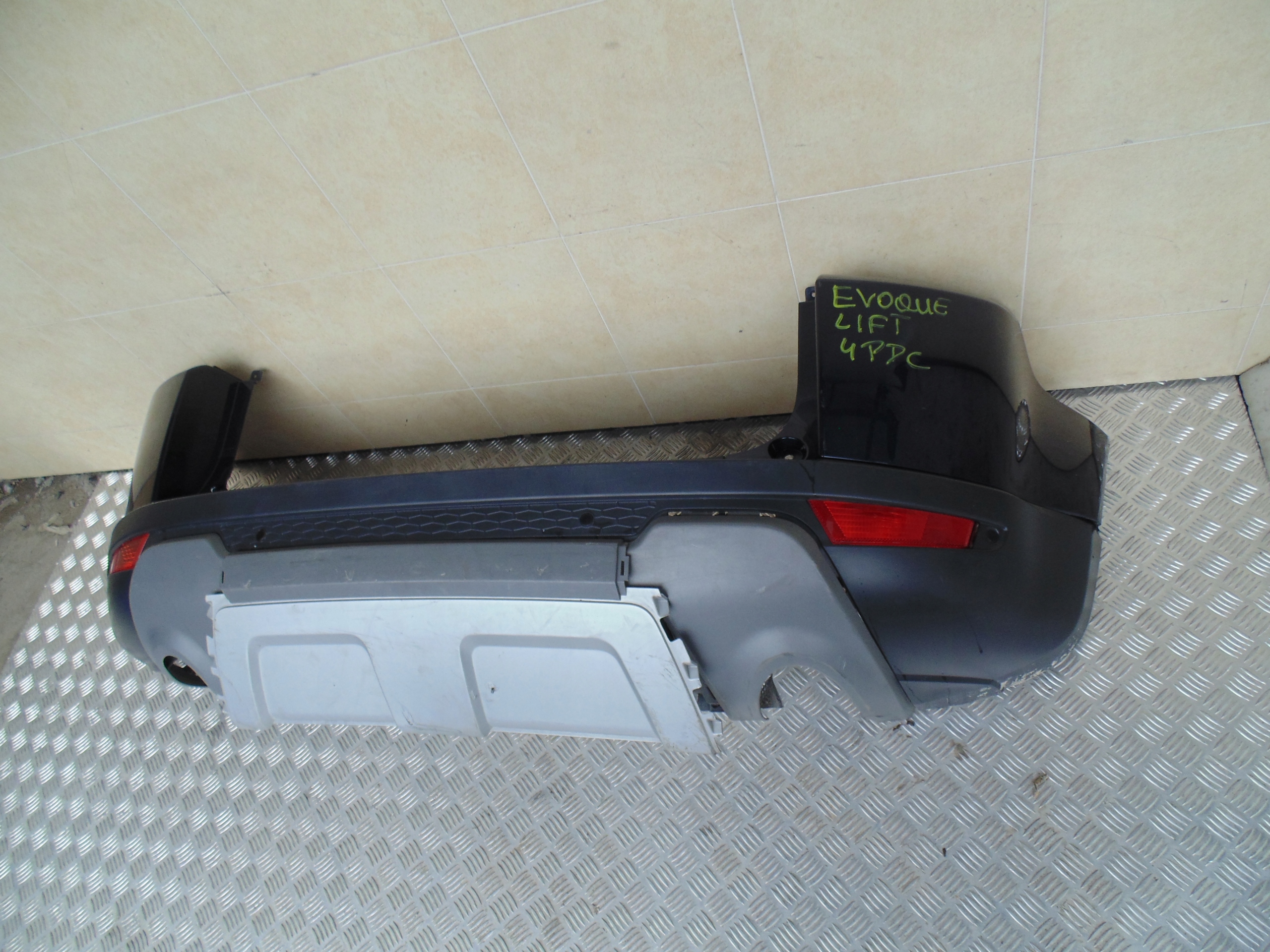 BUMPER REAR LAND ROVER EVOQUE LIFT 4 PDC