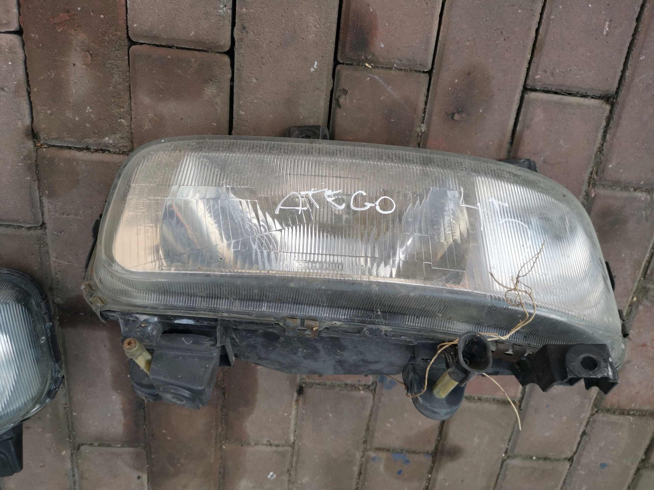 ФАРА ЛІВА ПЕРЕД ПЕРЕДНЯ MERCEDES АТЕГО I 815