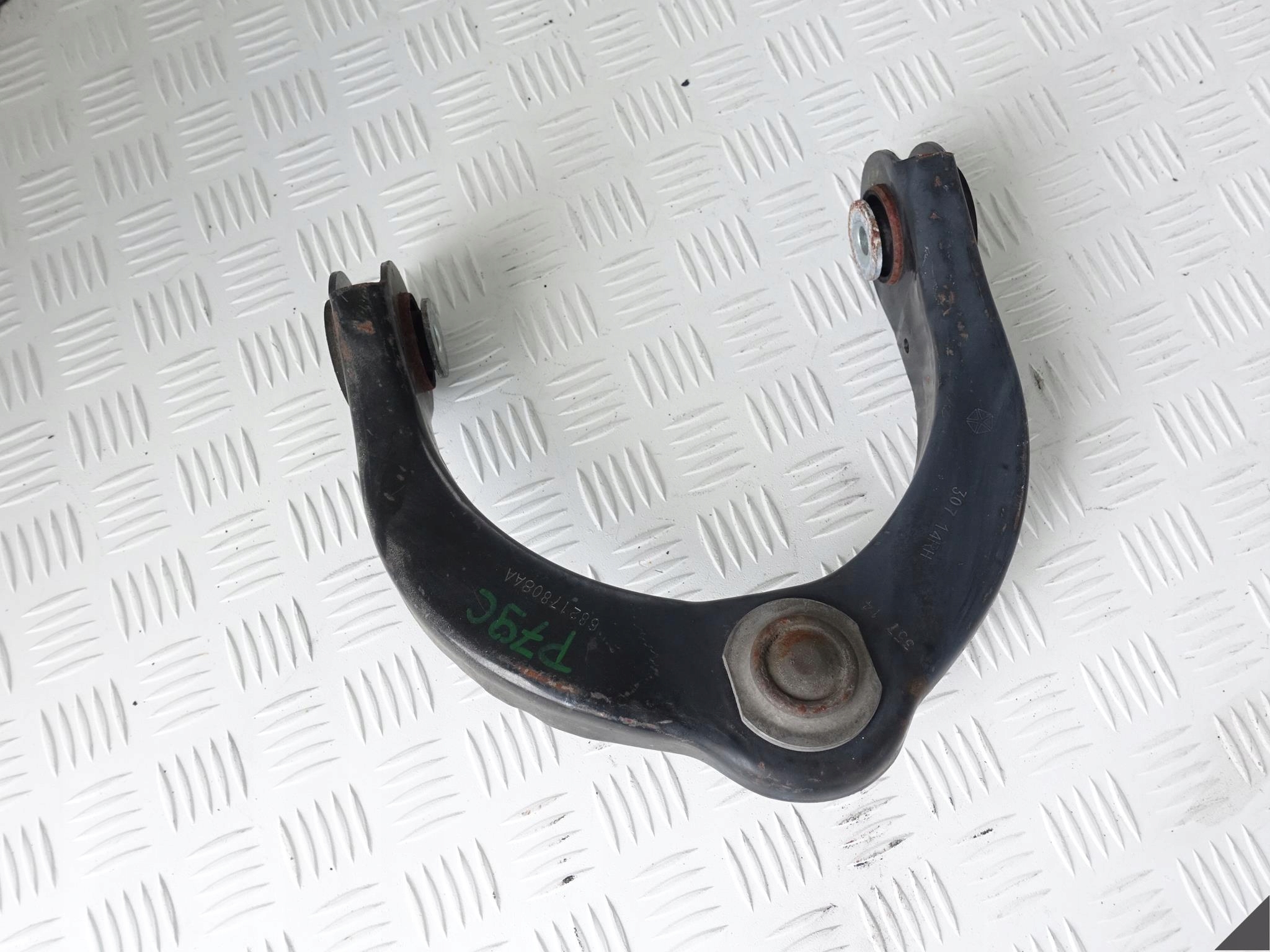 JEEP GRAND CHEROKEE WK2 DURANGO arm right front