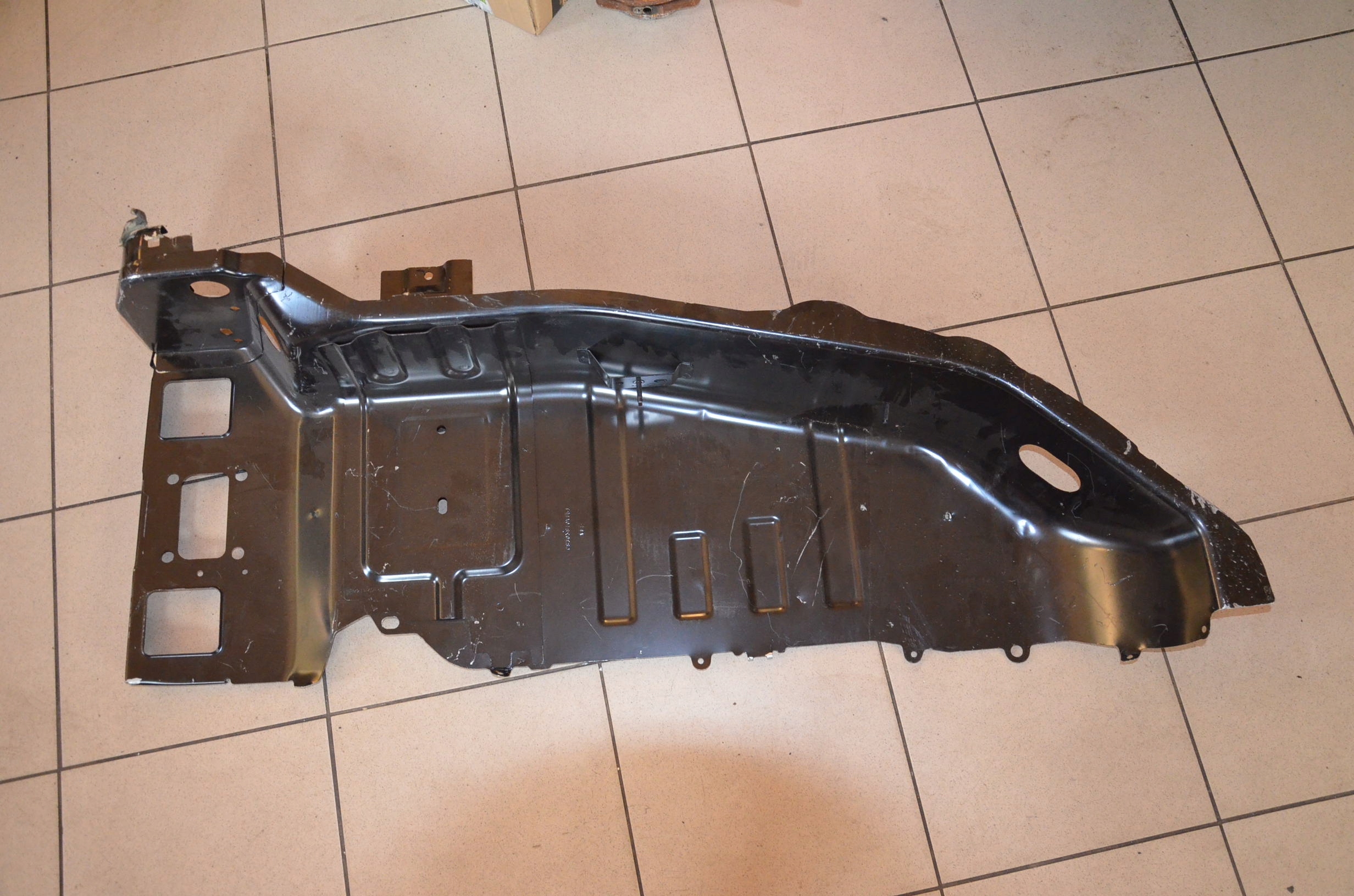 68413654AB - ЗАДНЄ КРИЛО ВНУТРІШНЄ ПРАВЕ КОЛЕСО АРОК WRANGLER JL