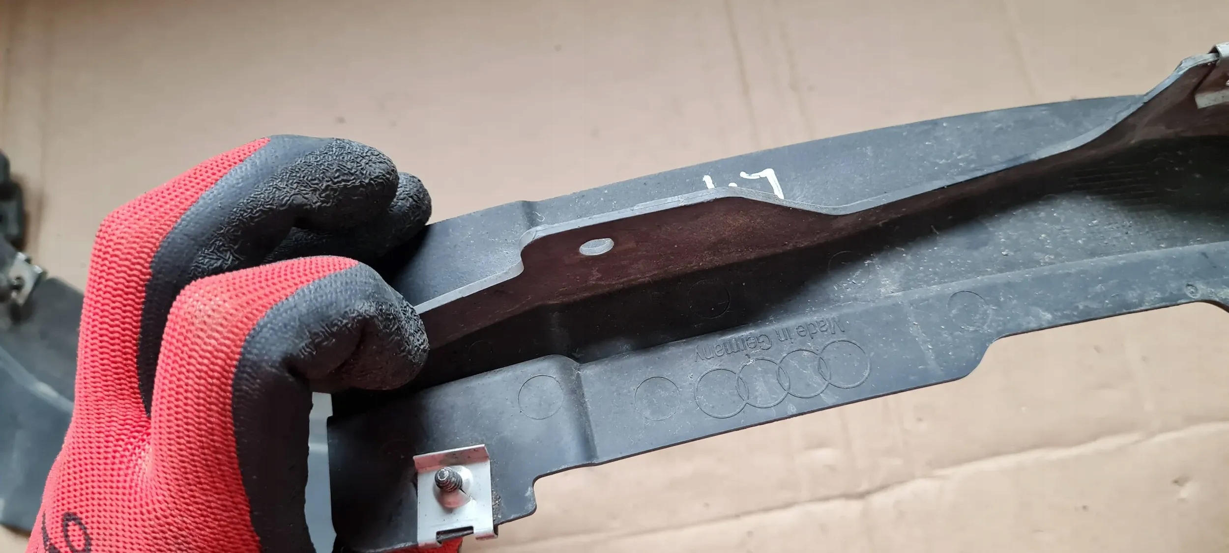 Q7 4M II CHLAPACZ SPOILER NADKOLA PRAWY PRZÓD 4M0853887C Producent części Audi OE