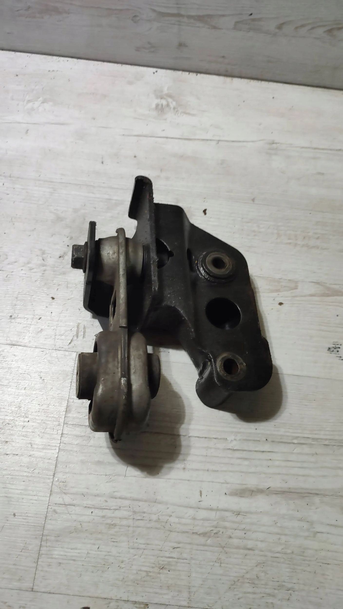 Renault Kadjar 17r 1.5dci gearbox mount