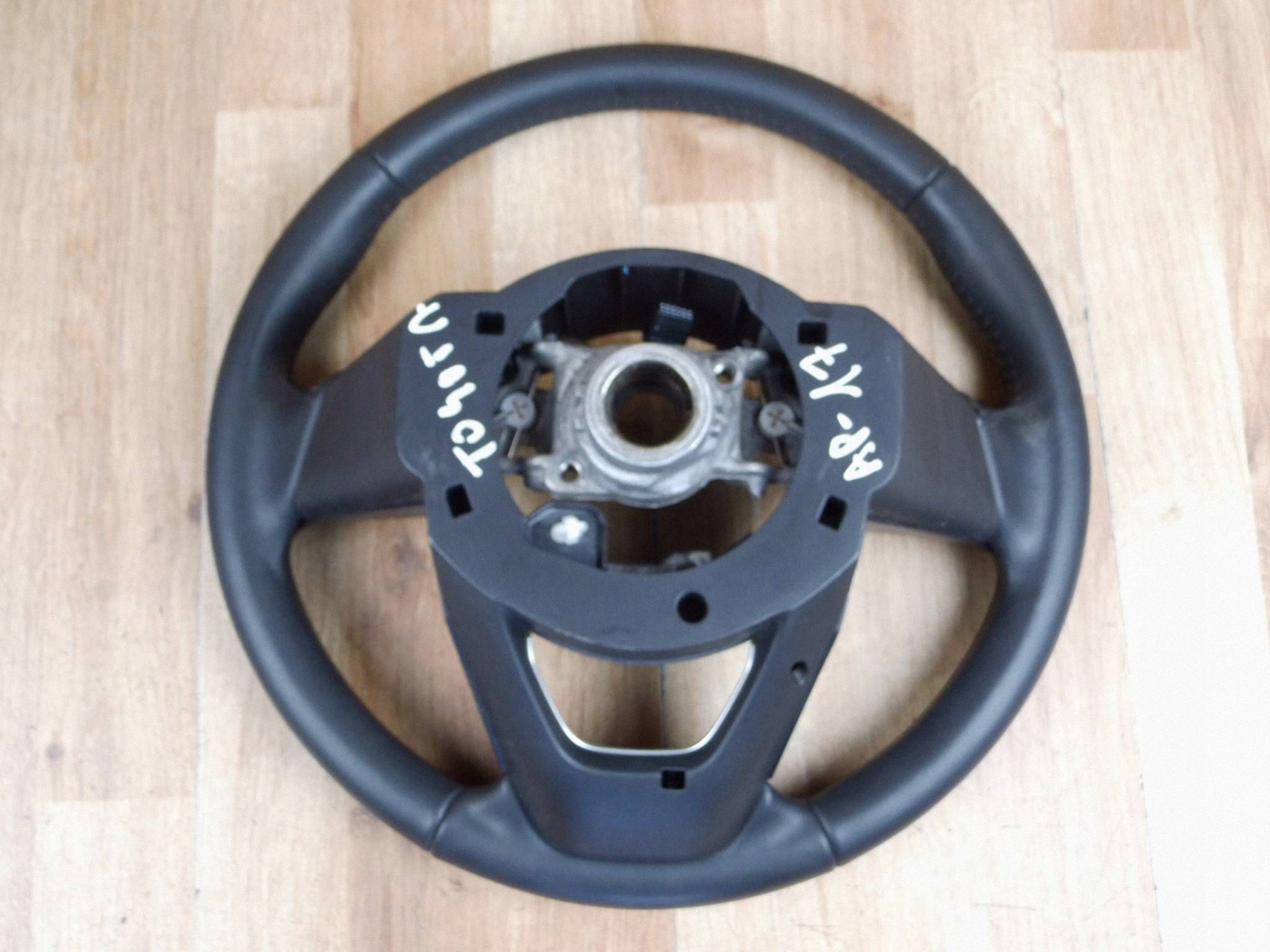 Toyota Yaris IV lenkrad PODGRZEWANA GRZANA