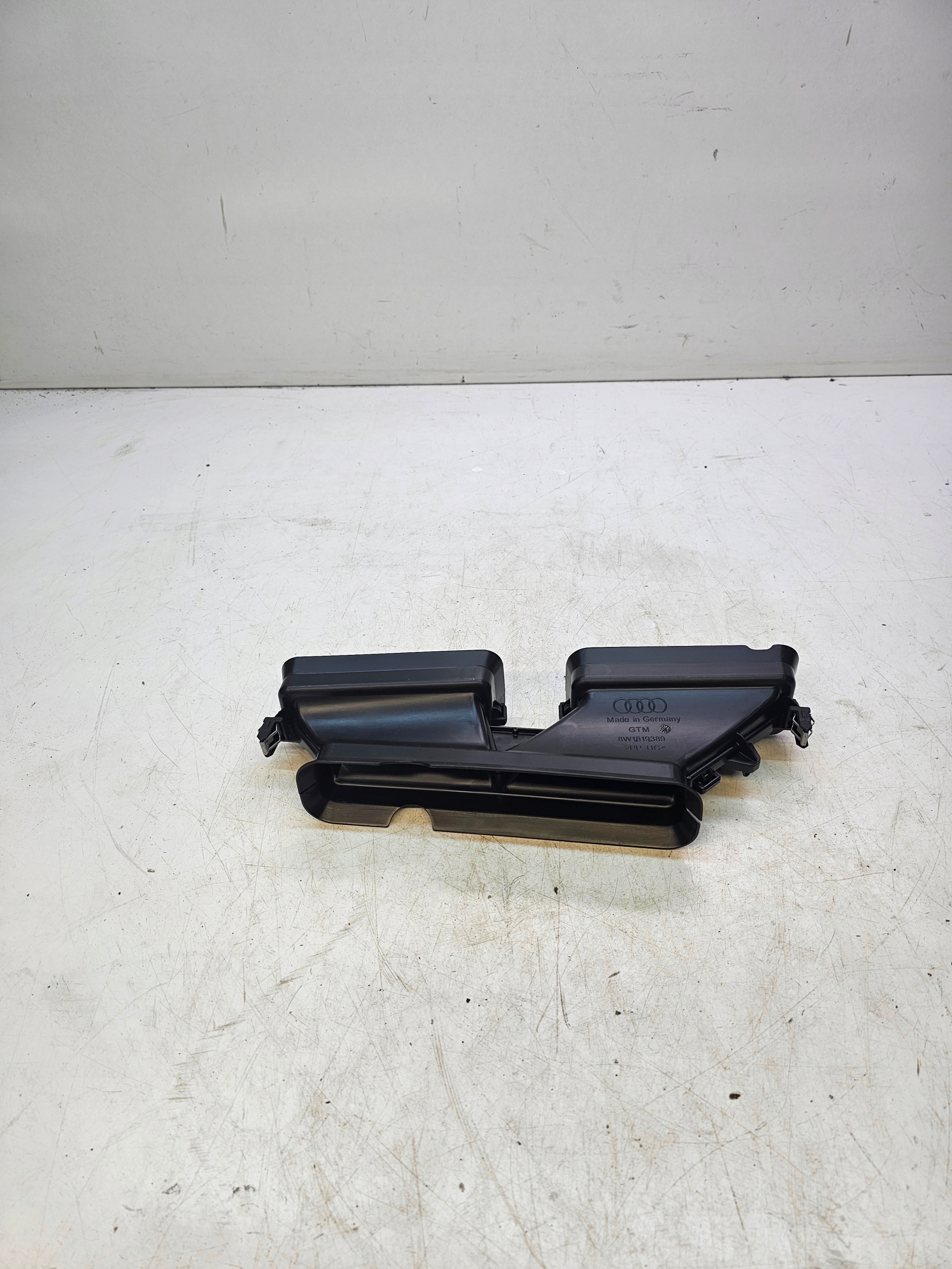 drain TUNEL POWIETRZNY AUDI A4 B9 8W1819389