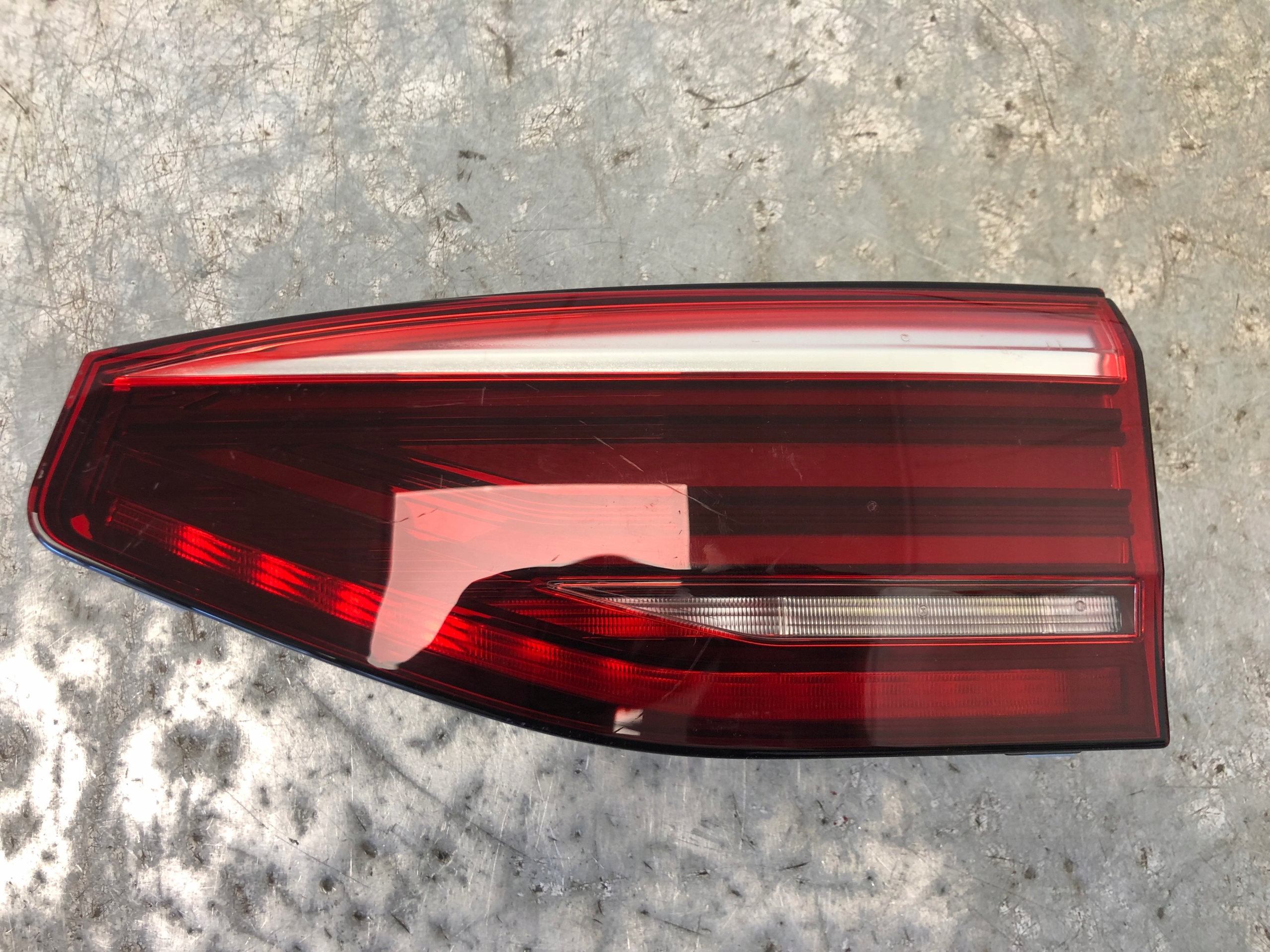 light right rear part to the bonnet LED VW T7 7T0945094