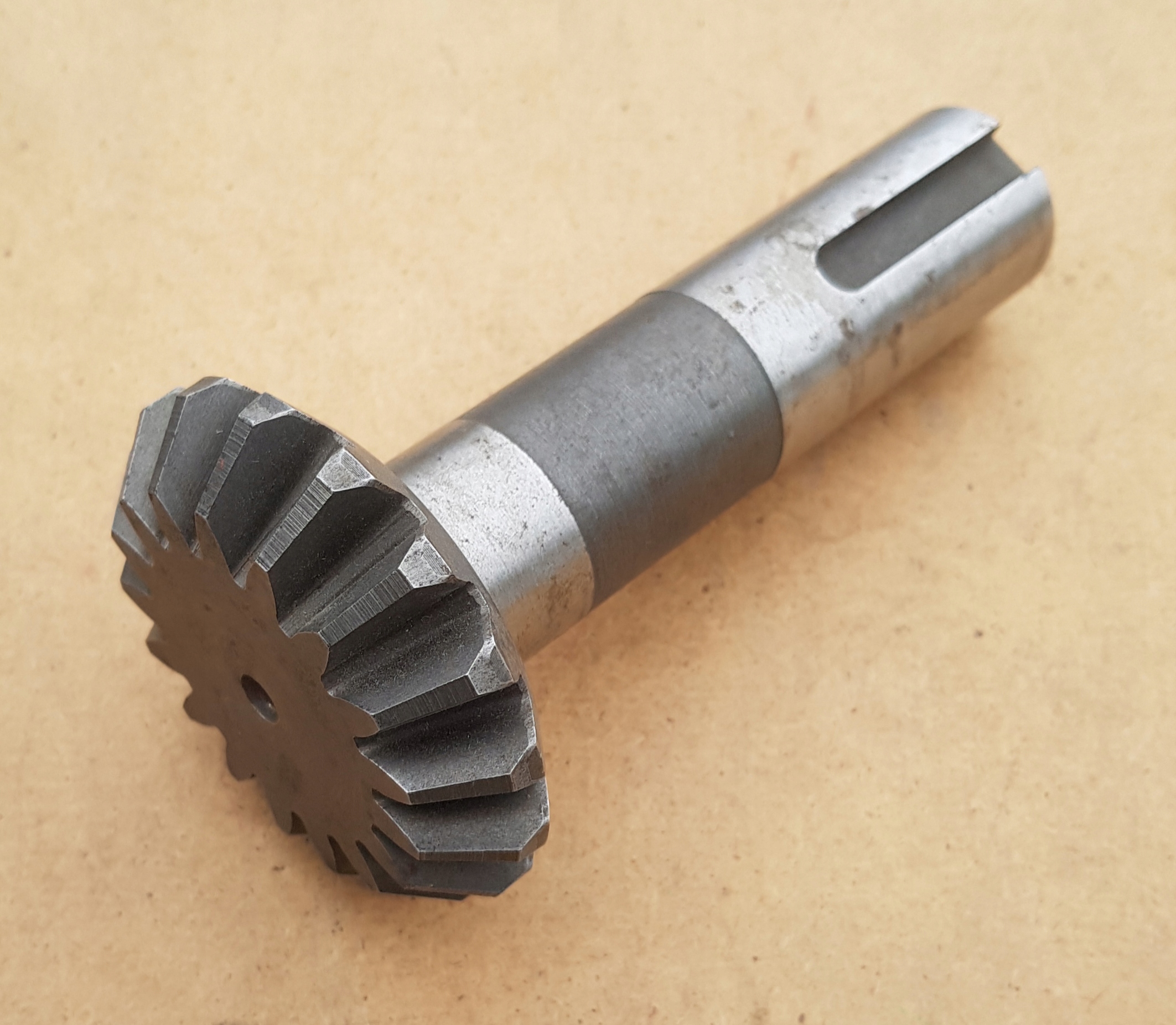 ОРИГИНАЛЬНАЯ ШЕСТЕРНЯ NEW HOLLAND 300115122