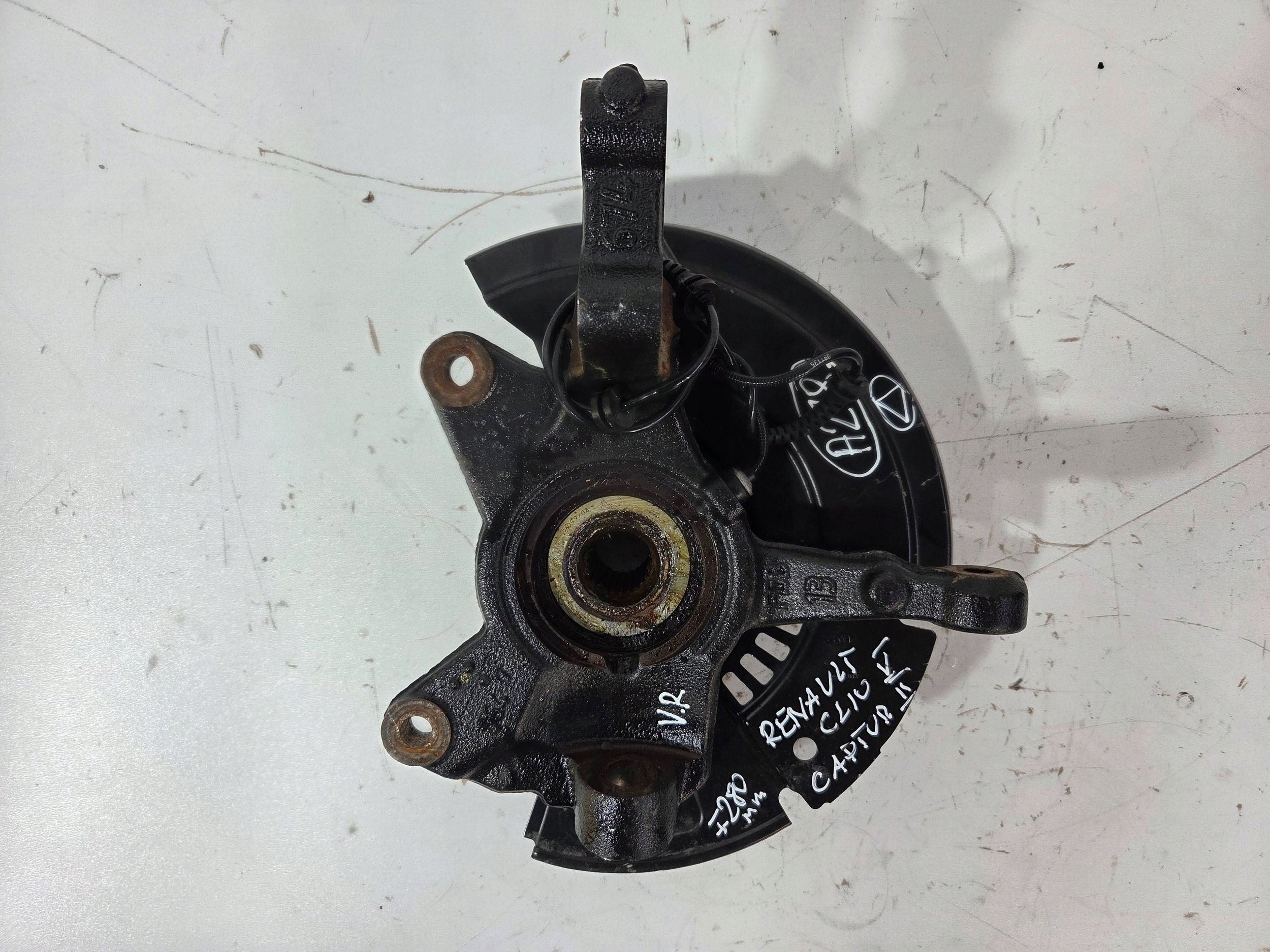 Renault Clio V swing front right FDB13 / 674 (A278)