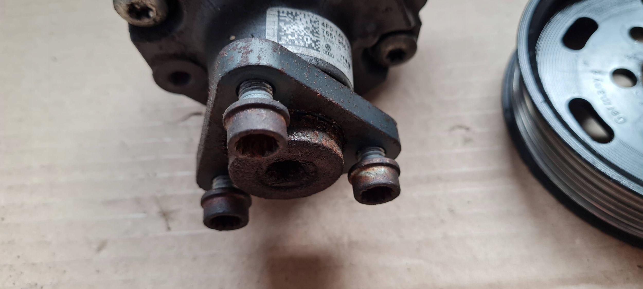 A6 C6 LIFT servo pump wheel 2.0 TDI 4F0145156C