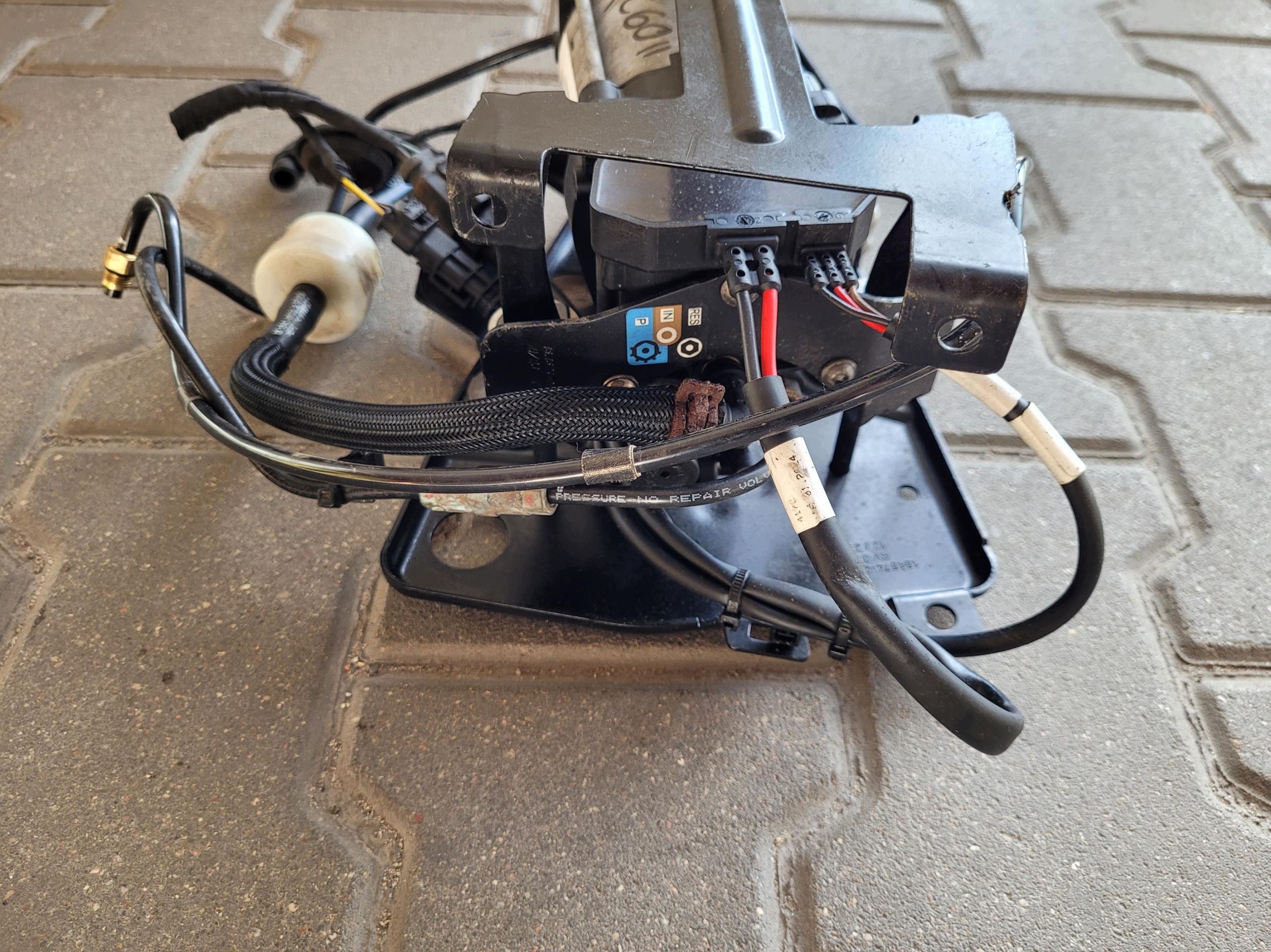 pump compressor; springing 32315091-AA VOLVO XC60 II 2.0 T8 PHEV HYBRID