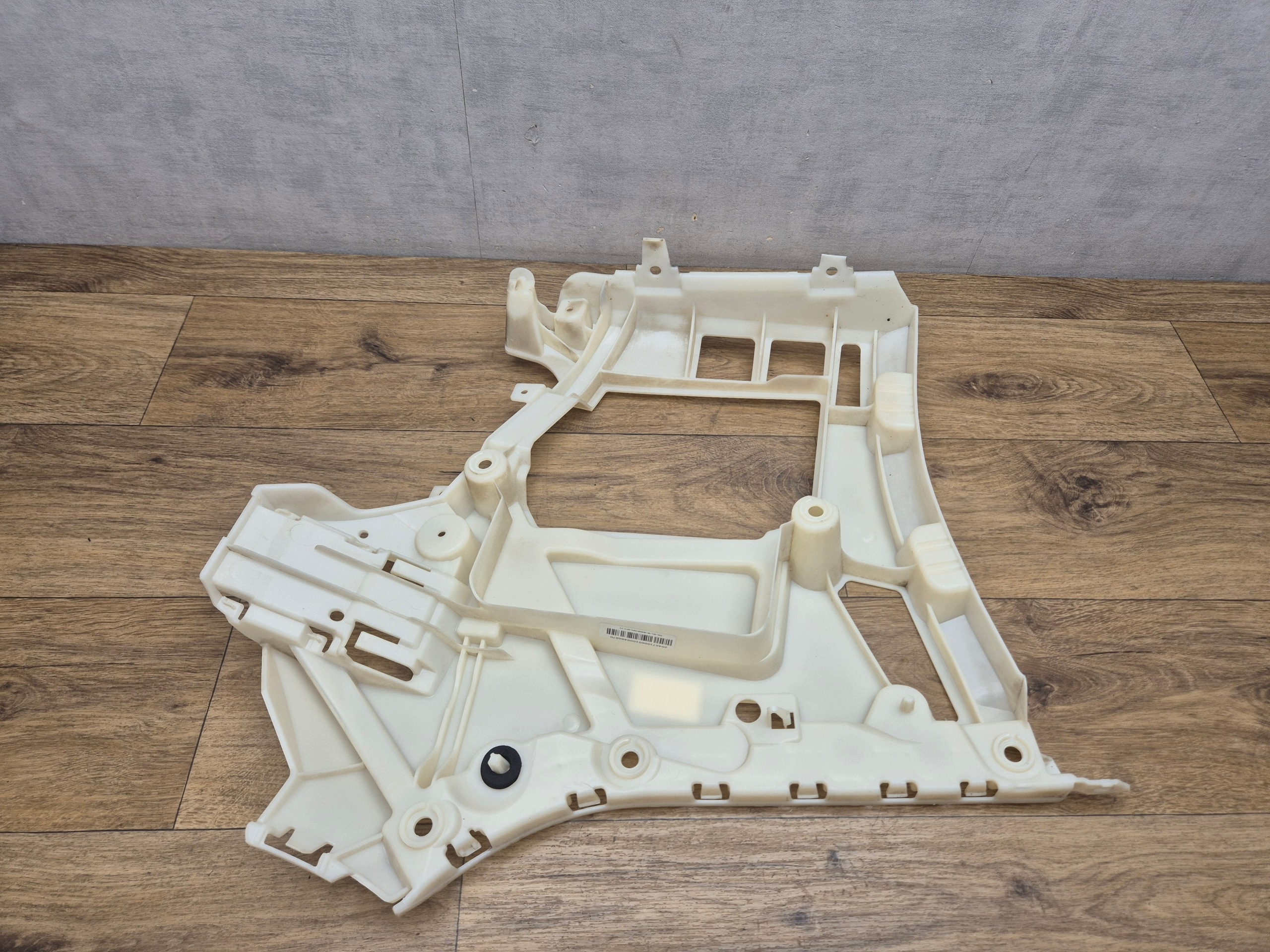 BMW G20 support right rear part holder bracket console of a bumper m-packet 8069394