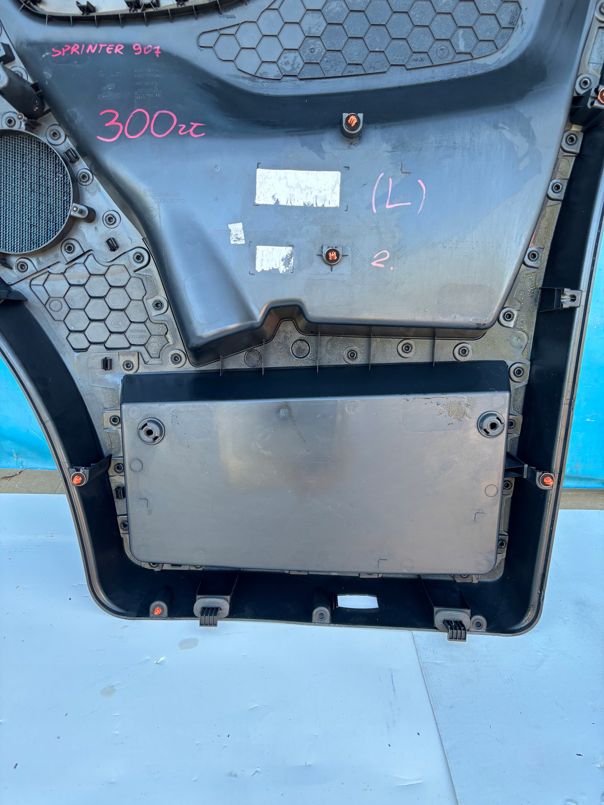 SPRINTER 907 910 18- side front left upholstery door przednich of left