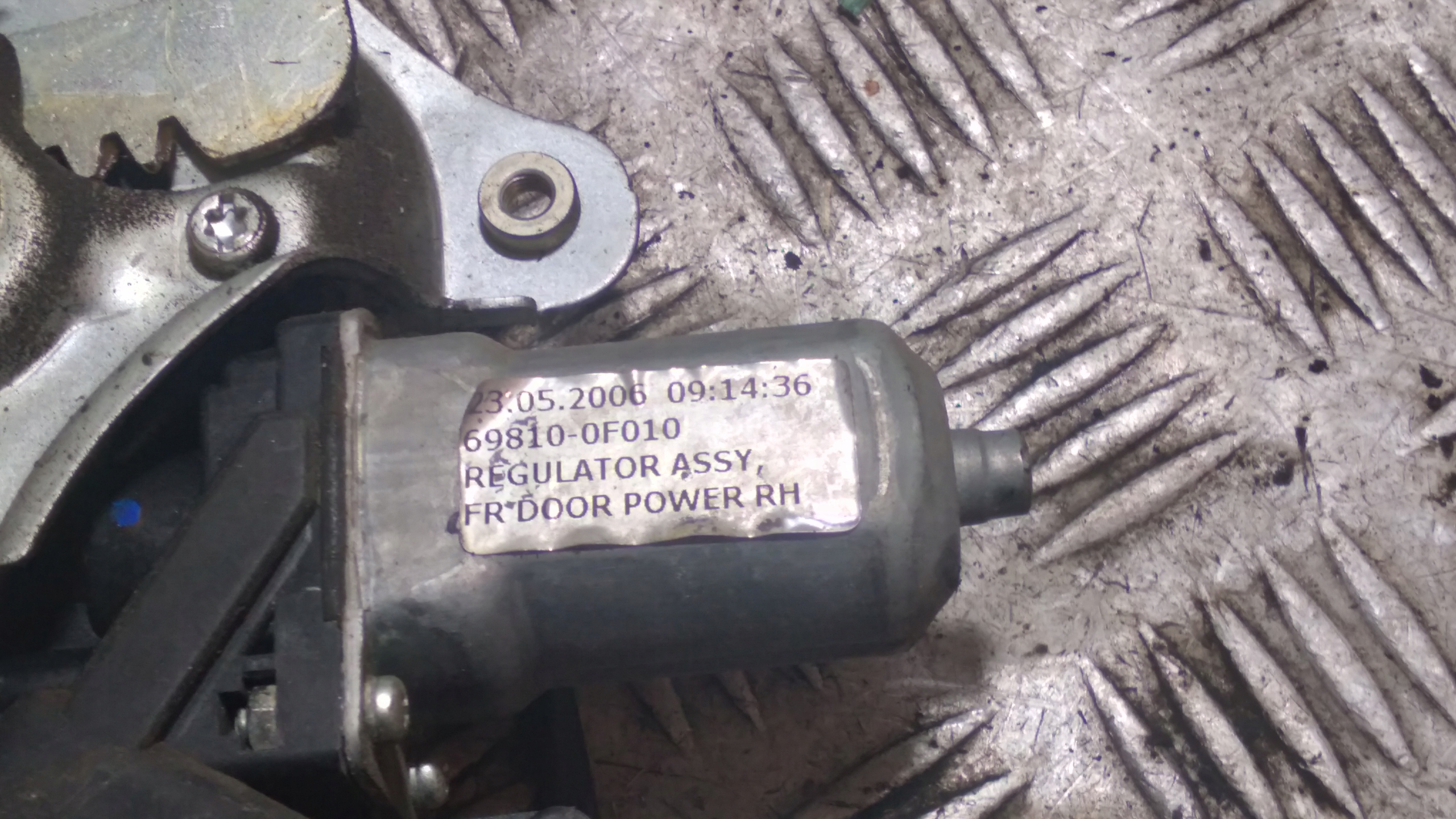 ELE mechanism windows right front TOYOTA COROLLA VERSO 69810-0F010