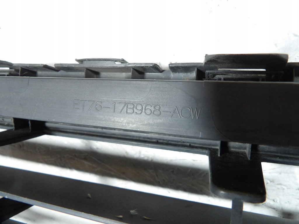 FORD TRANSIT COURIER Grille ET76-17B968-ACW