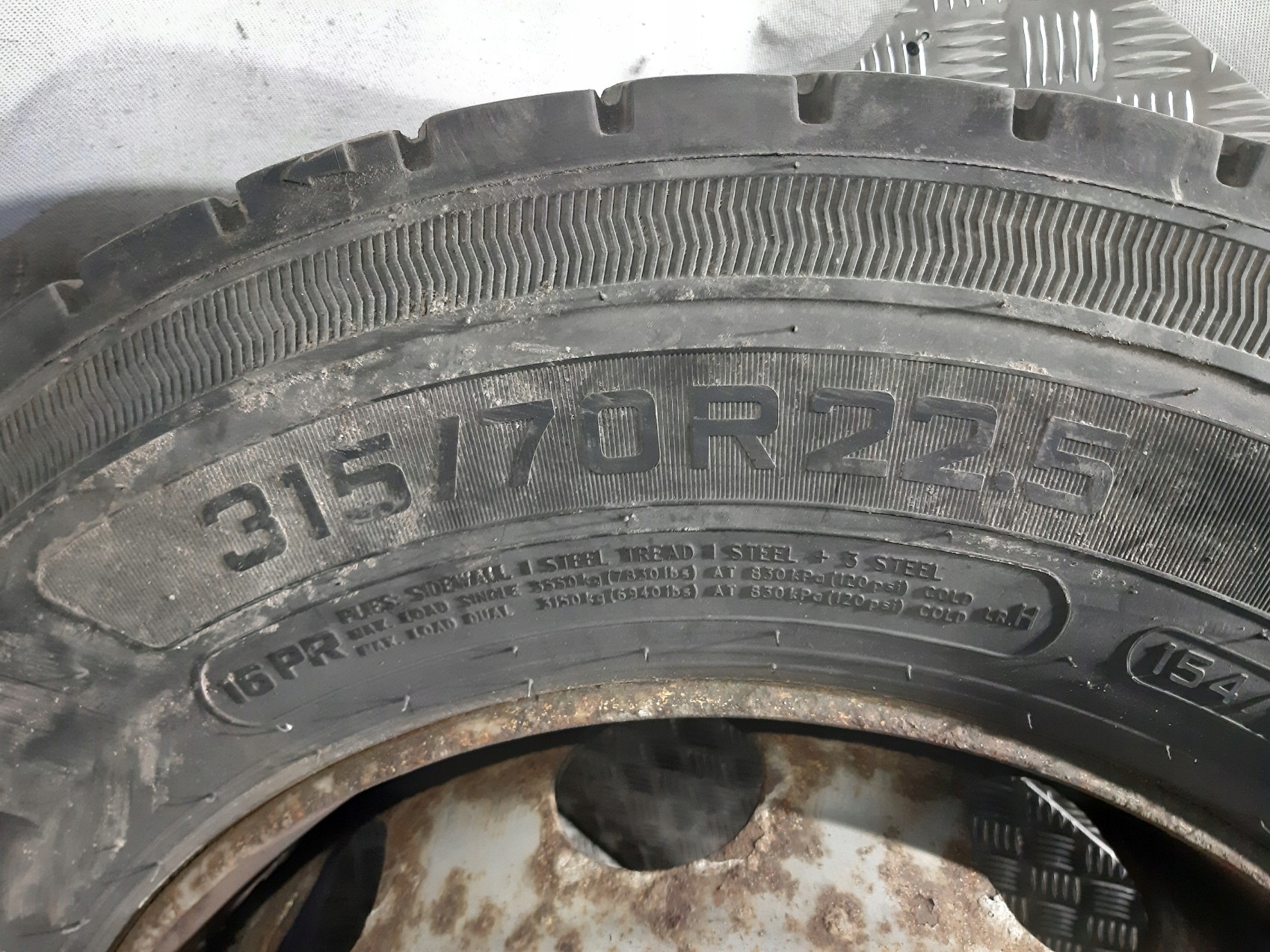 tyres TRIANGLE TRD 06 discs wheels CIEZAROWE 2x 315/70 R22.5