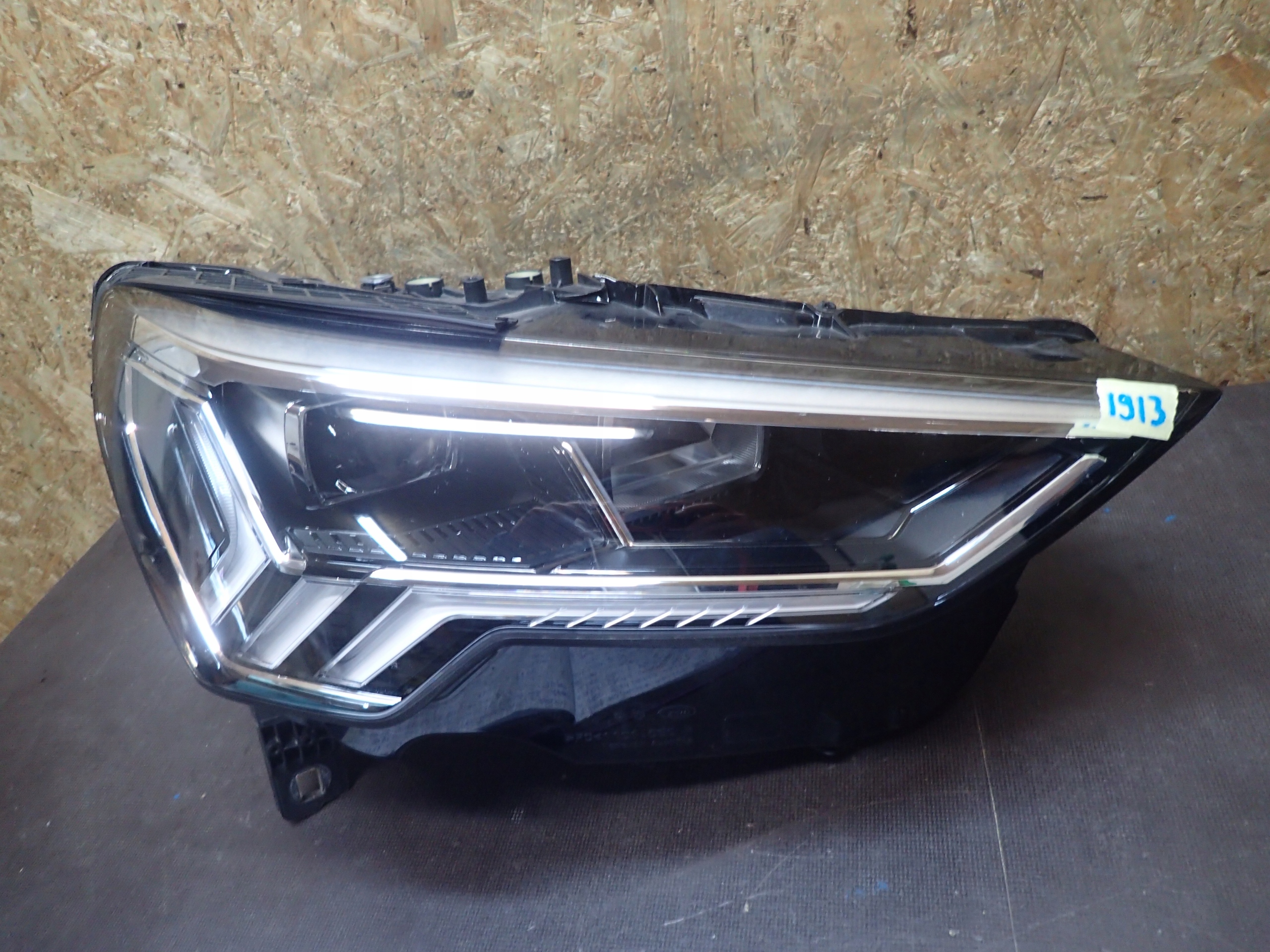 LAMPA PRZÓD PRAWA AUDI Q3 FULL LED 83A941034