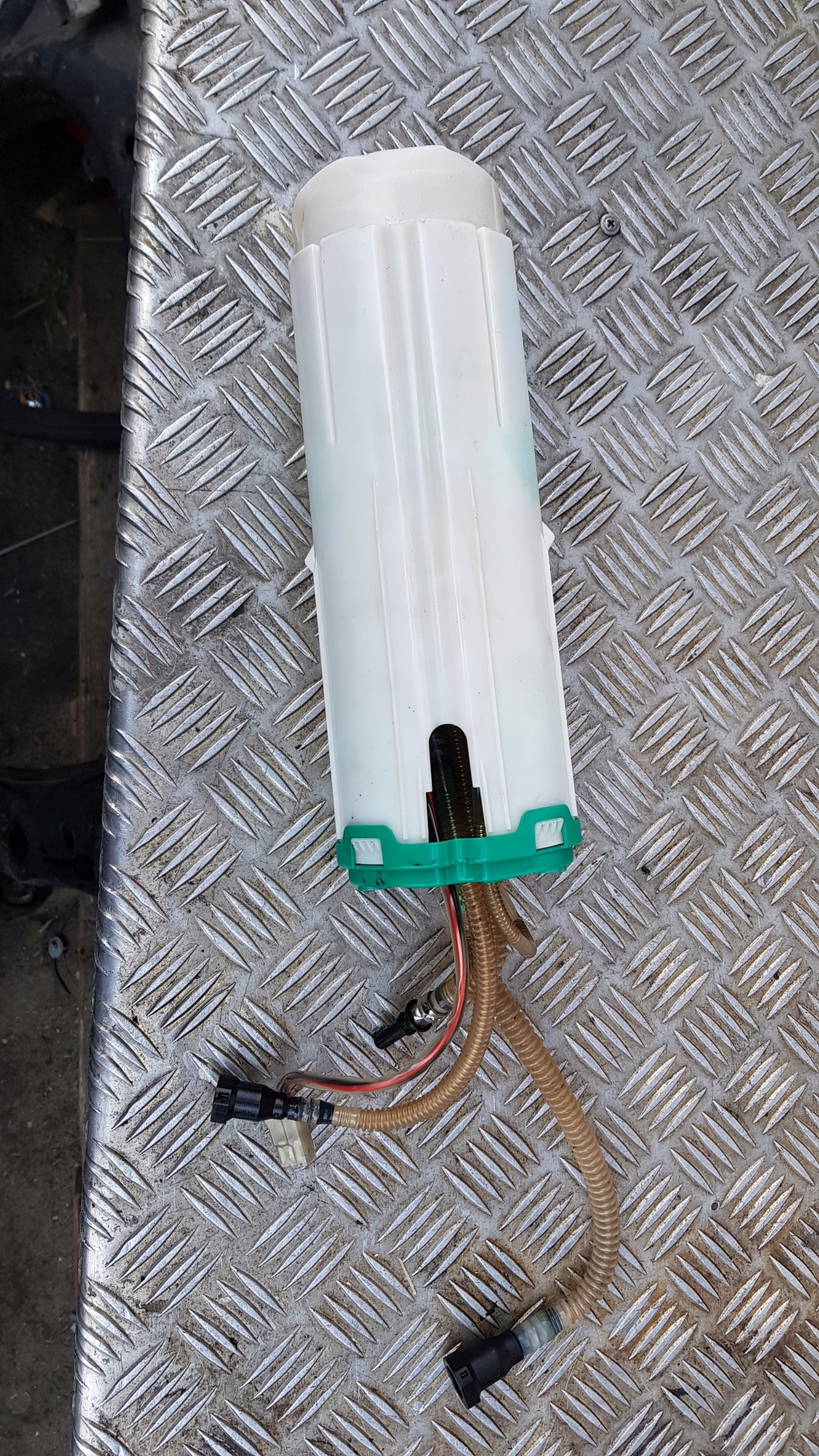 AUDI A8 D3 3.0 TDI feed pump 3D0919088D
