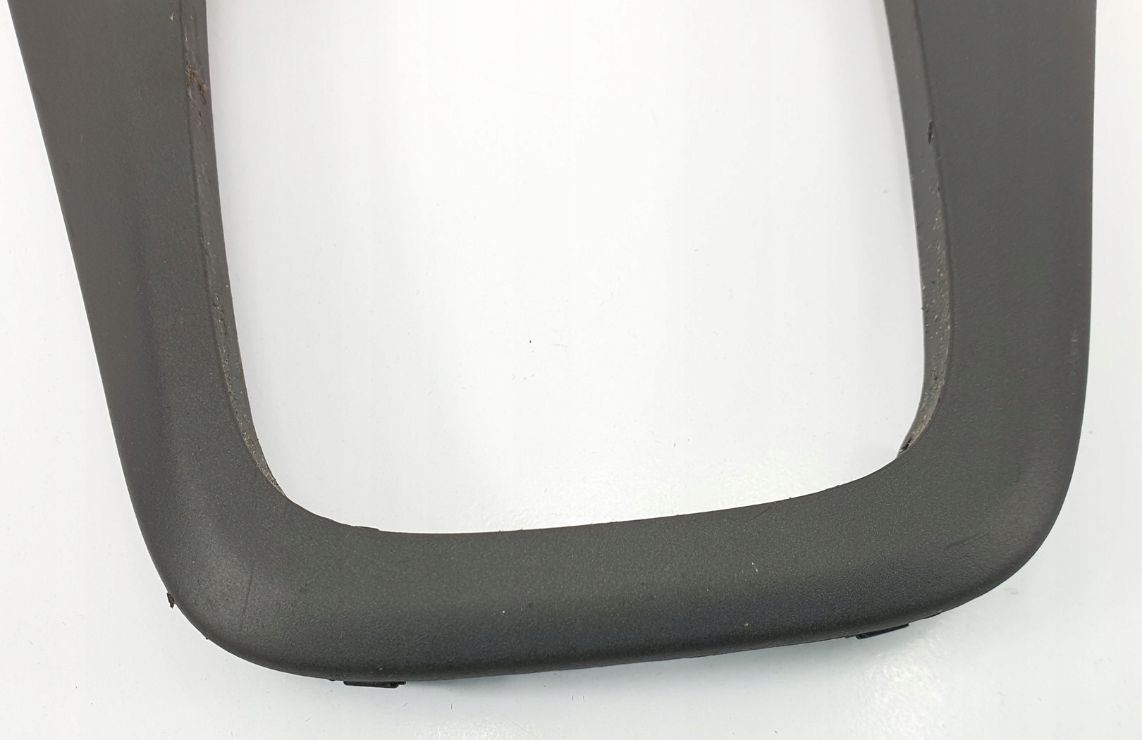 RAMKA OSŁONA ZMIANY BIEGÓW VOLVO S80 9192551 Producent części Volvo OE