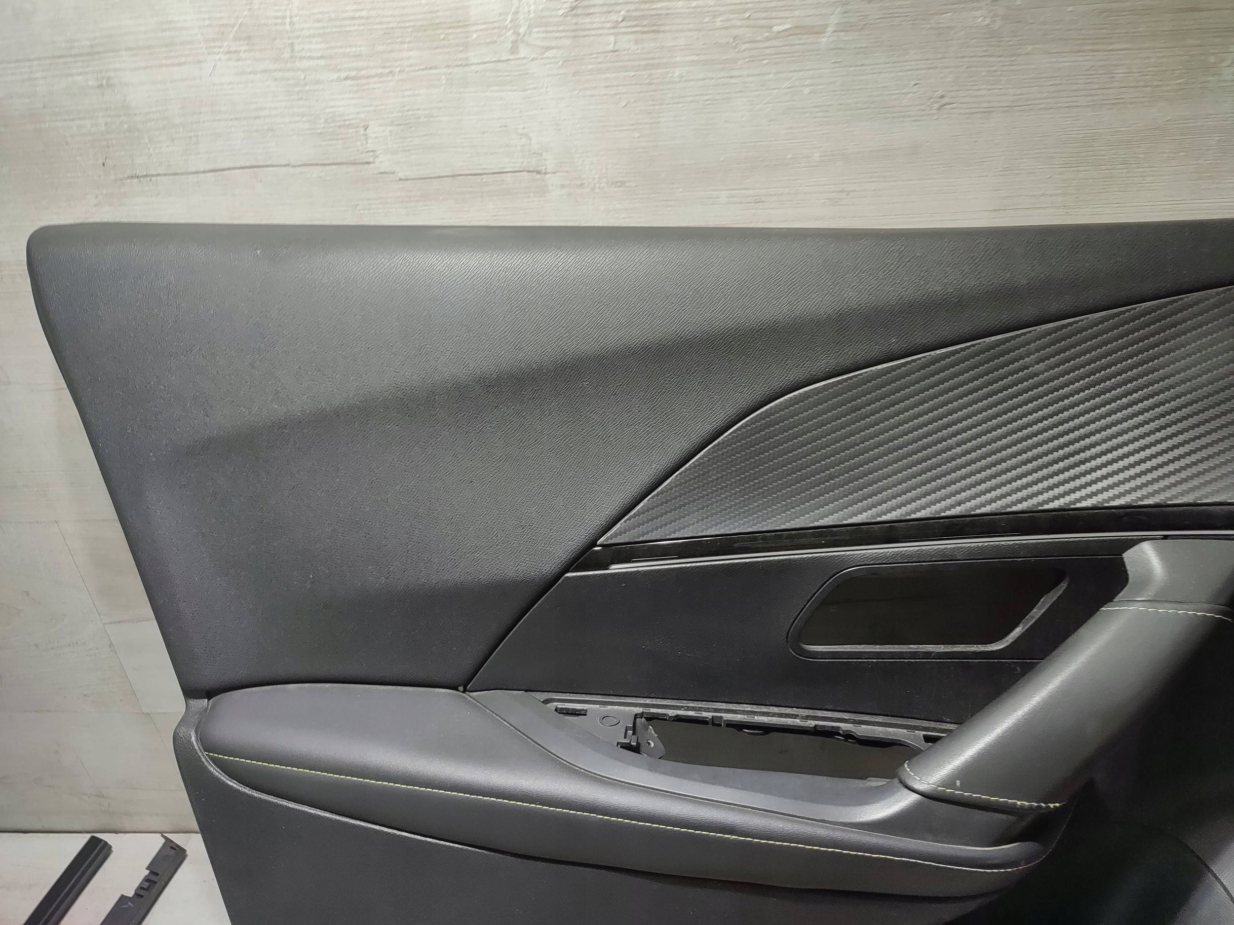 Peugeot 2008 II 2020 front left side / side door przednich