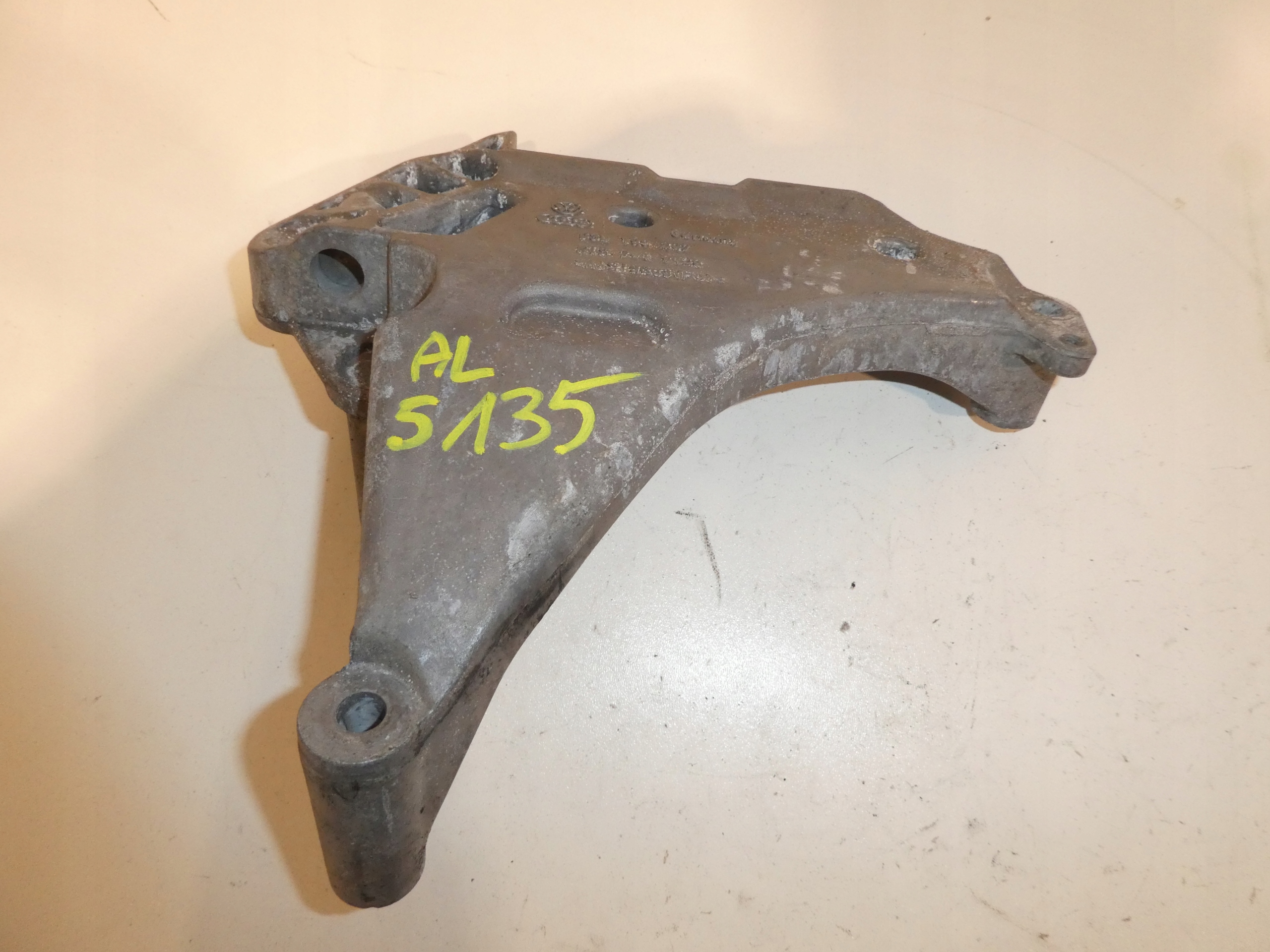 holder engine mount VW TOURAN 2.0 TDI 03L199207