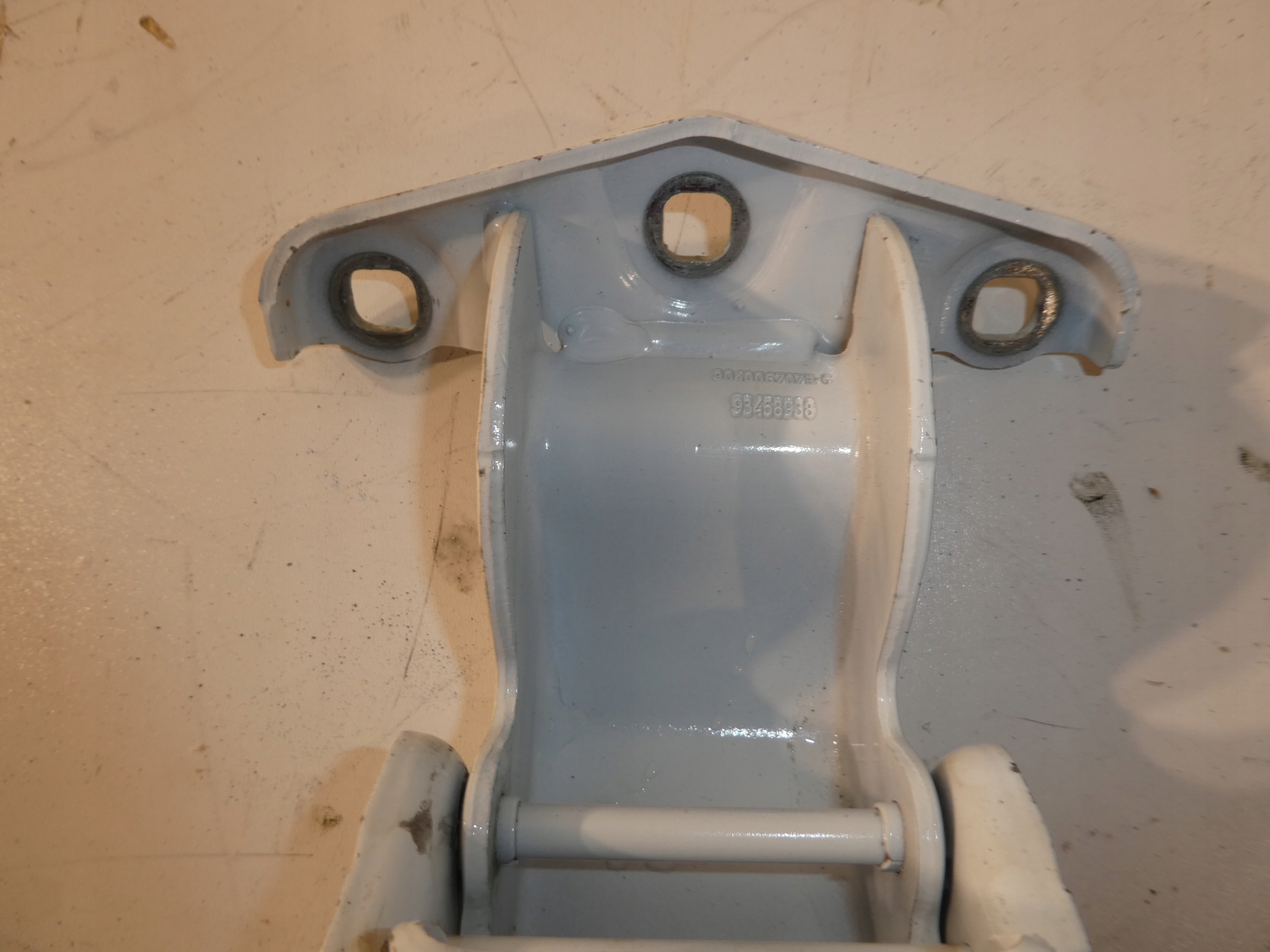 hinge TRAFIC III VIVARO rear rear part 904006707R