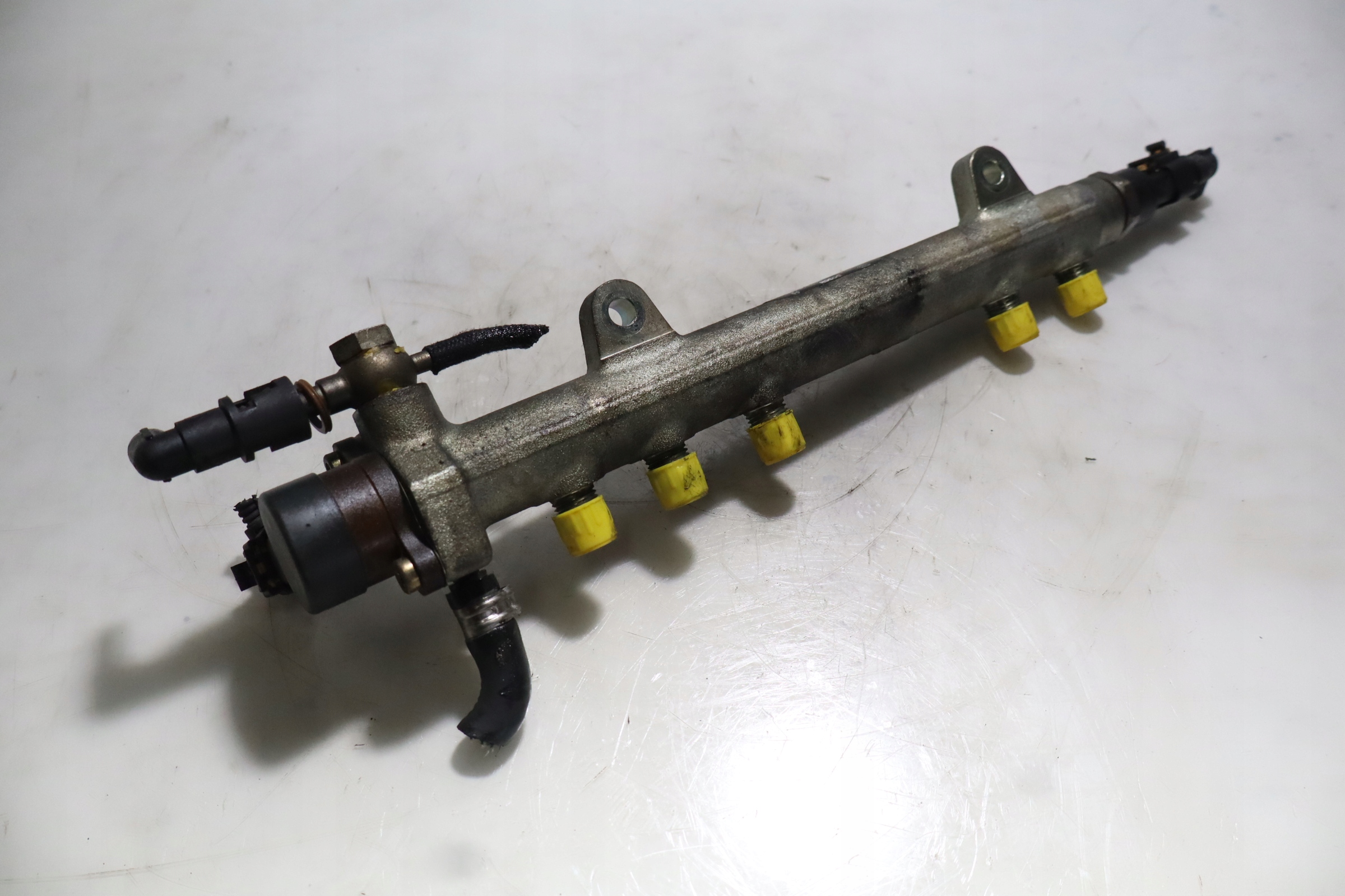 LISTWA WTRYSKOWA OPEL CORSA C 1.3CDTI Wersja Europejska