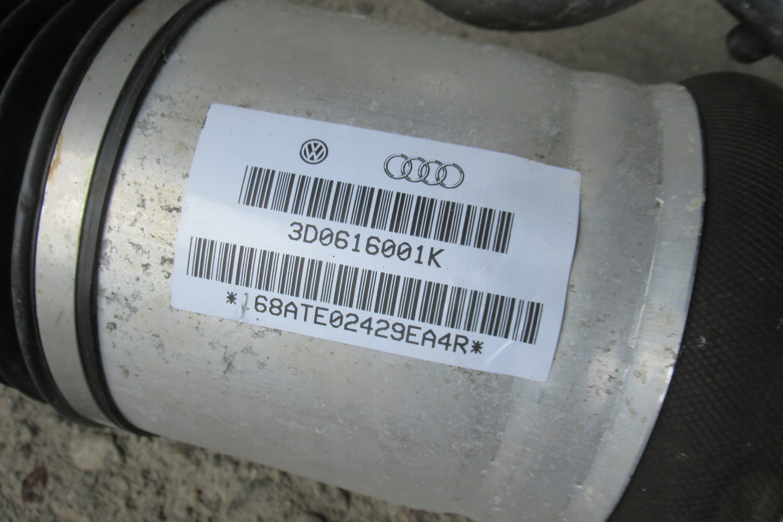 VW PHAETON 3.0 TDI 06R shock absorber left rear part