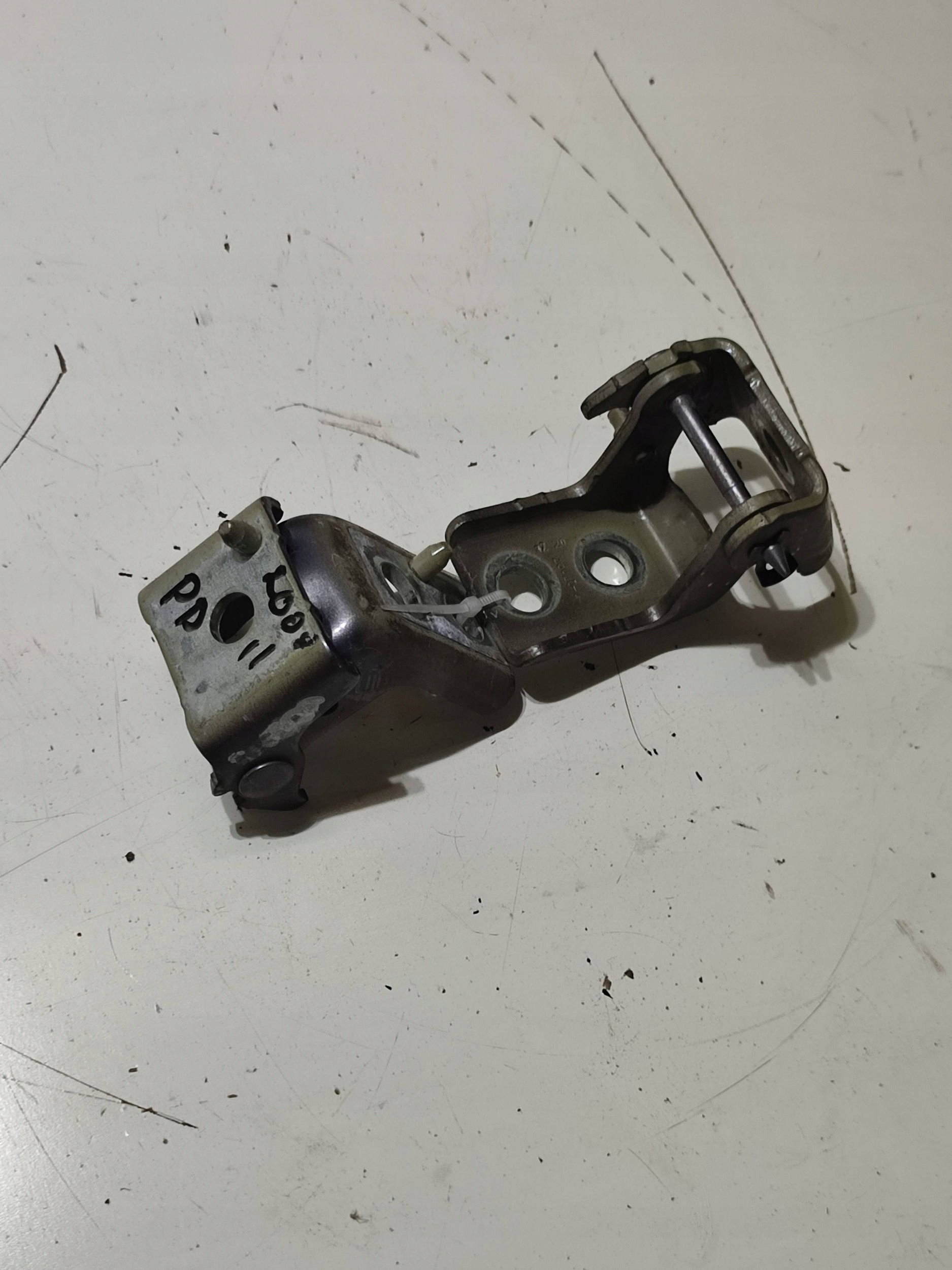 Peugeot 2008 II 2020 front side right hinges door przednich