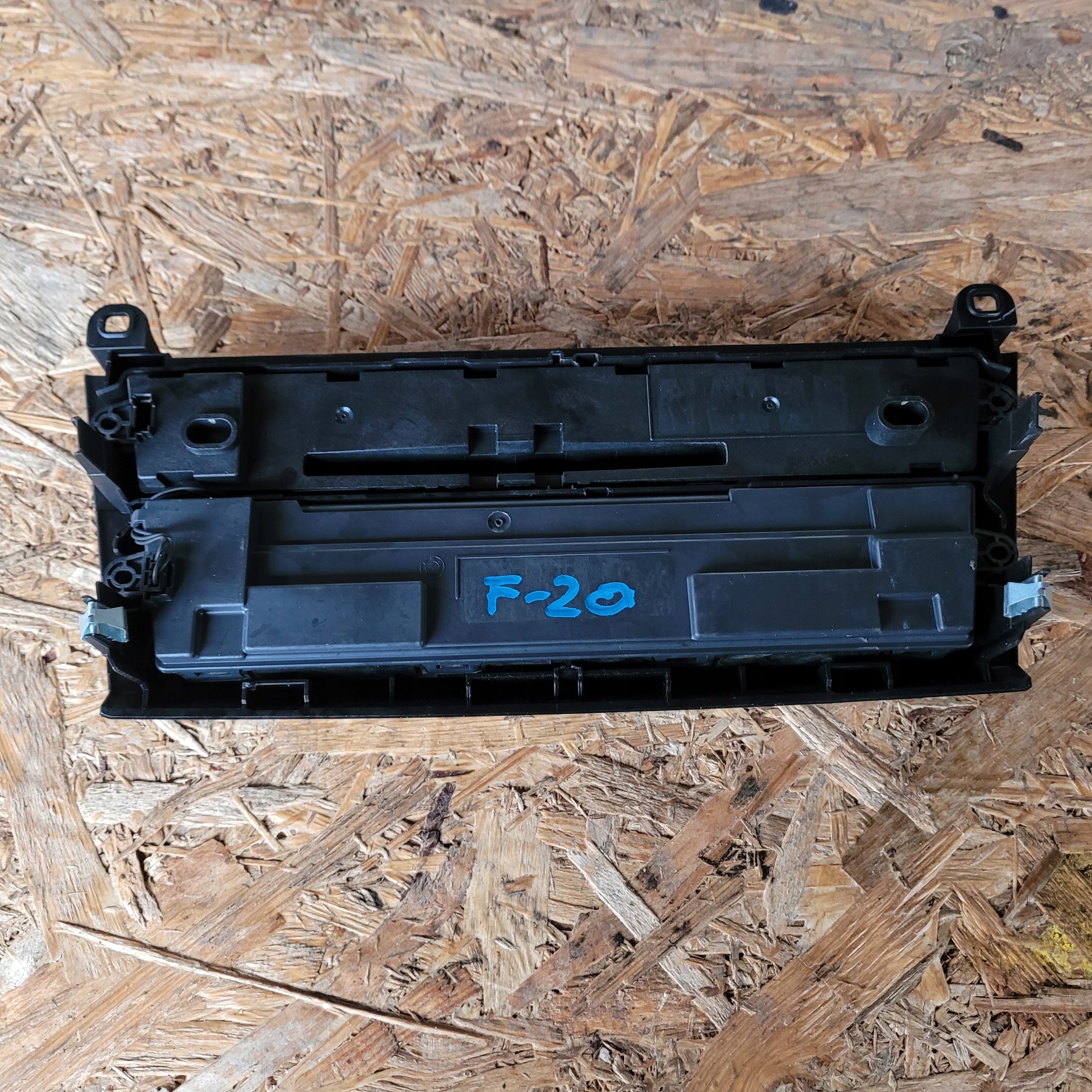 PANEL klimatizaci a RADIA BMW F20