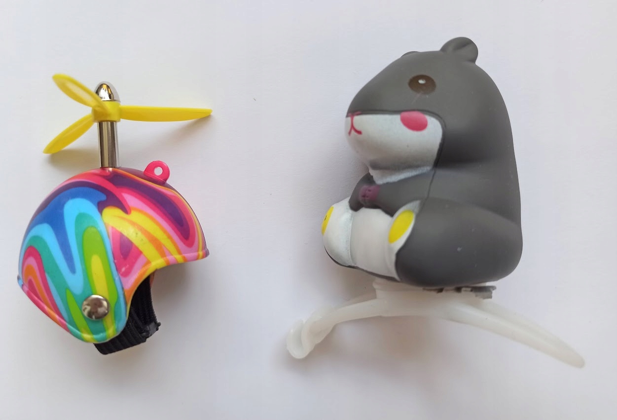 Zabawka do roweru CHOMIK Z KASKIEM i WIATRACZKIEM Stan opakowania oryginalne