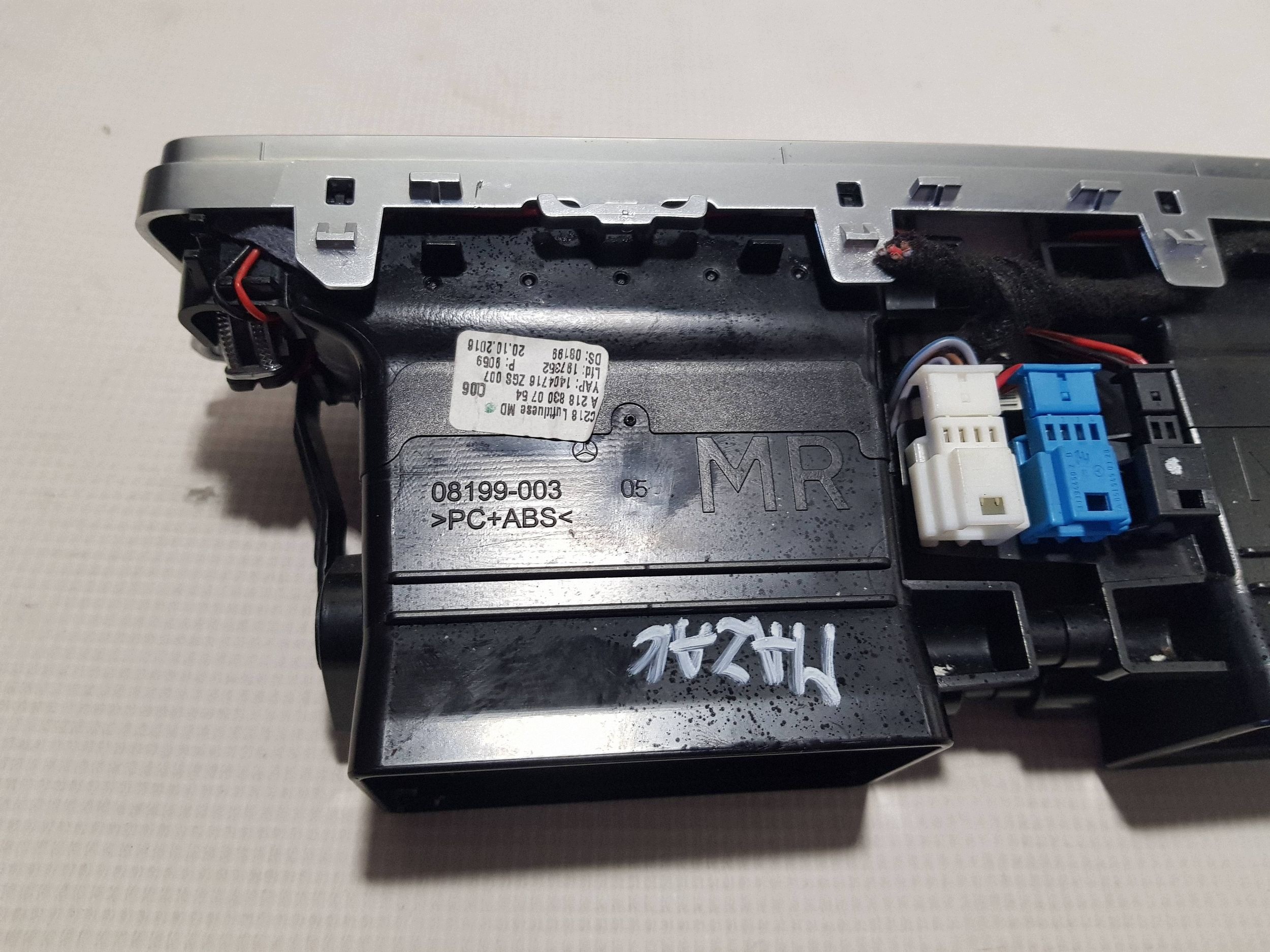 central grid KRATKI air conditioning devices MERCEDES CLS W218 clock