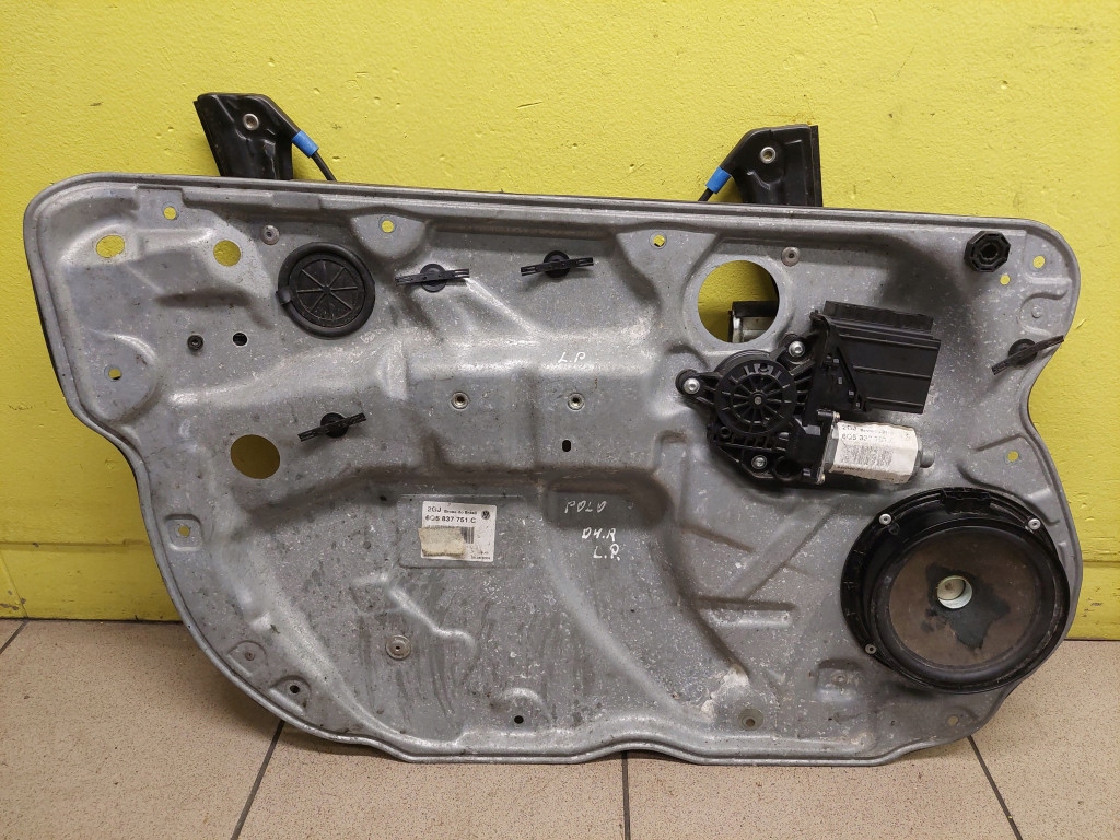 VW POLO IV sedan window regulator left front 6Q5837751C