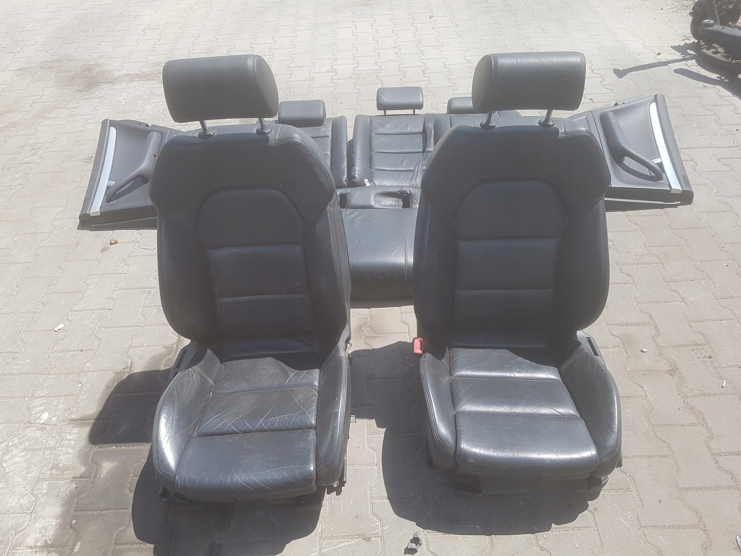 AUDI A4 B7 СЕДАН СИДІННЯ SKORZANE СИДІННЯ S-LINE