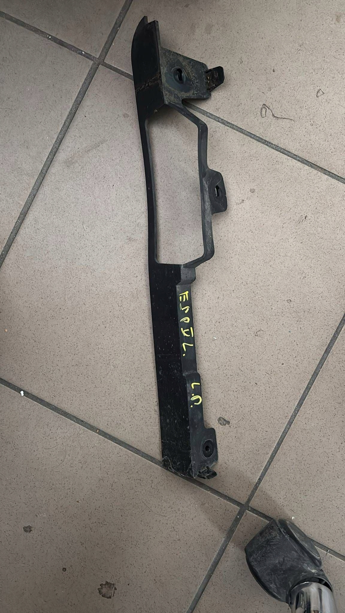 mudguard flap front left side Renault Espace V (RFC) 622575312R