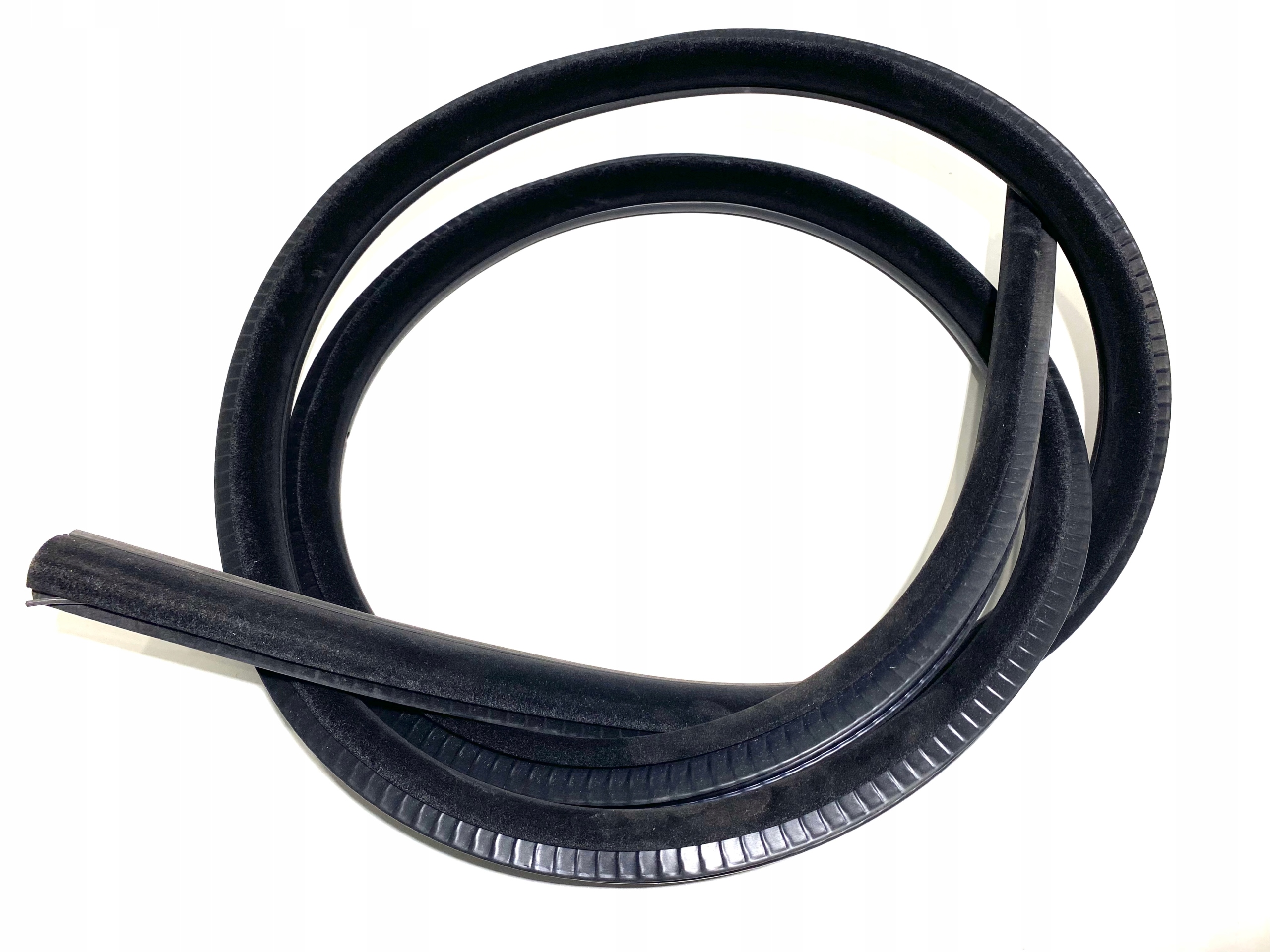 USZCZELKA DRZWI PRAWA PRZEDNIA BMW E93 7162404 Part number 7162404