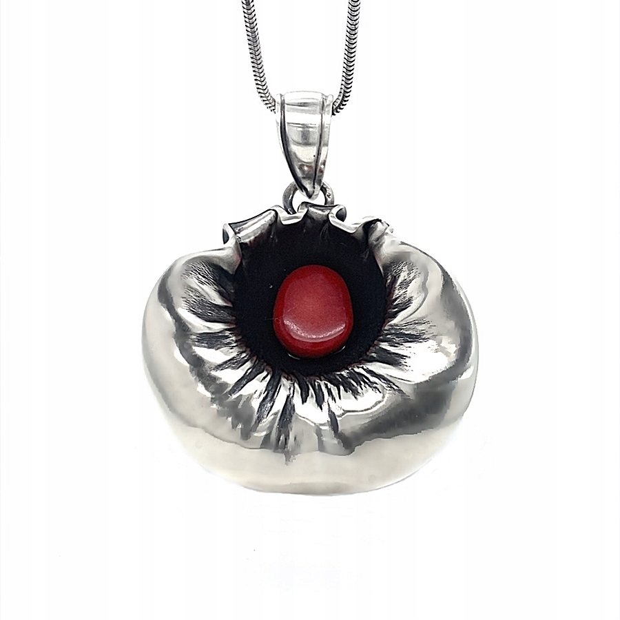 Stříbrný přívěsek s korálem Falbana, ruční práce