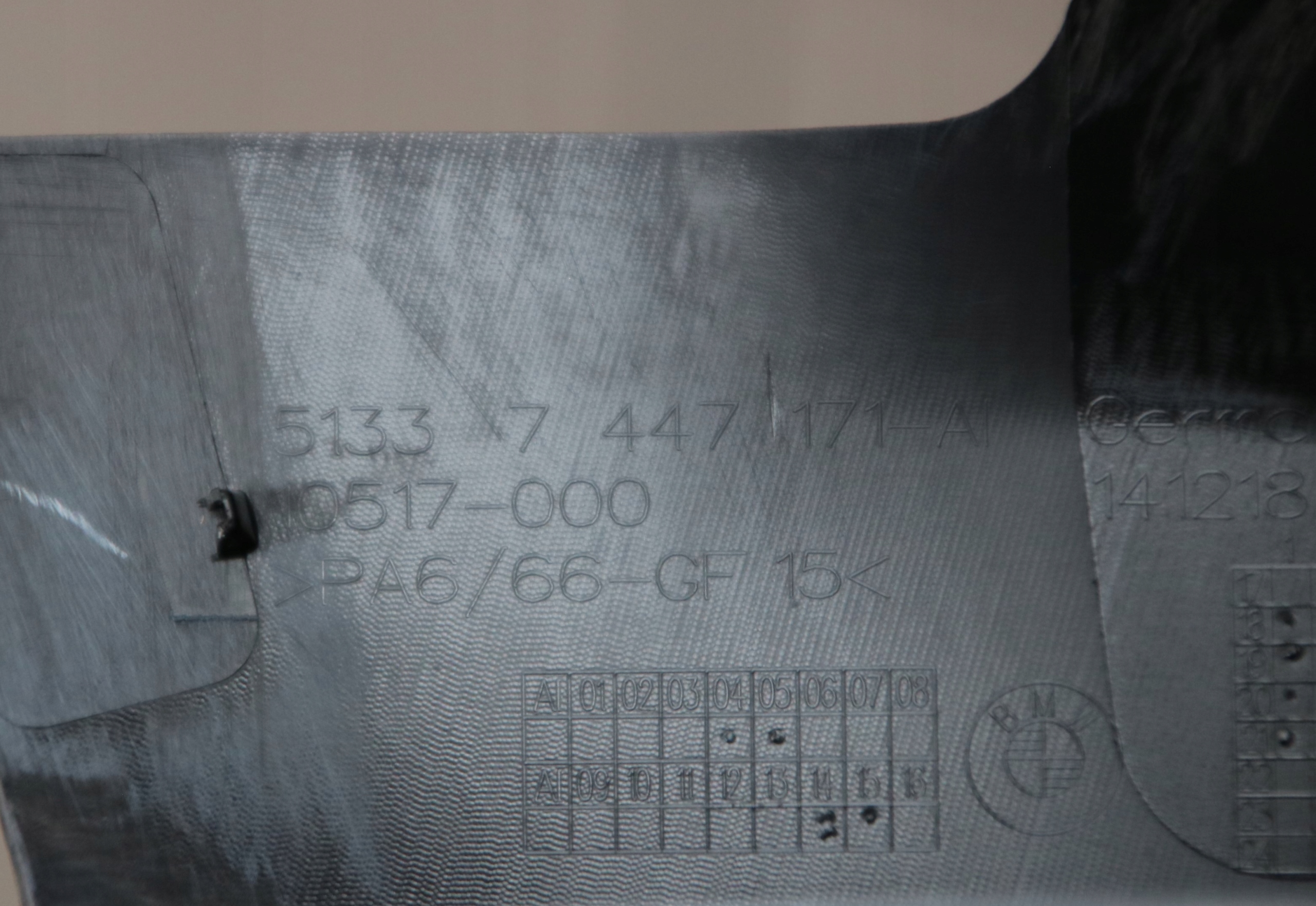 BMW G20 G21 frame cover door left front 7447171
