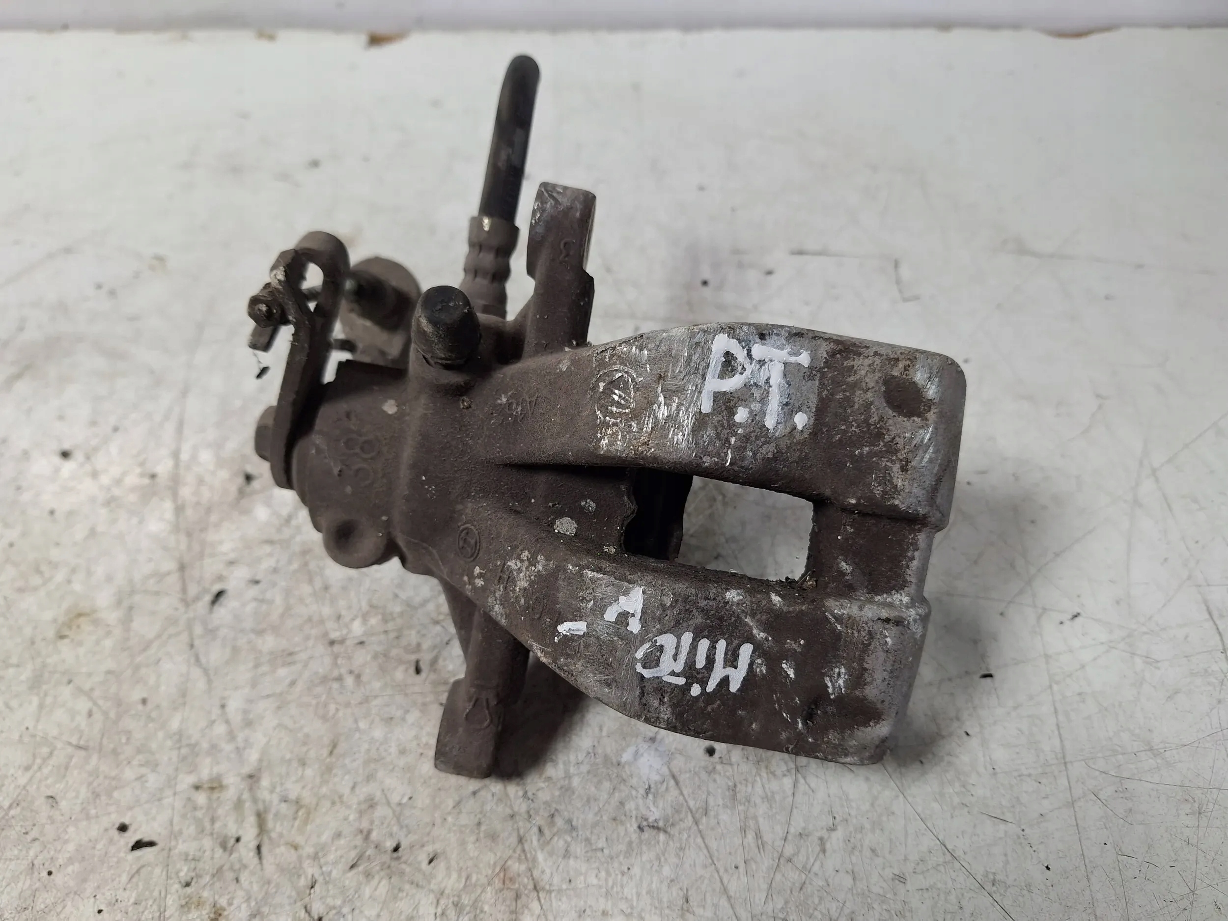 Zacisk hamulcowy tył prawy BOSCH Alfa Romeo MiTo Producent części Alfa Romeo OE