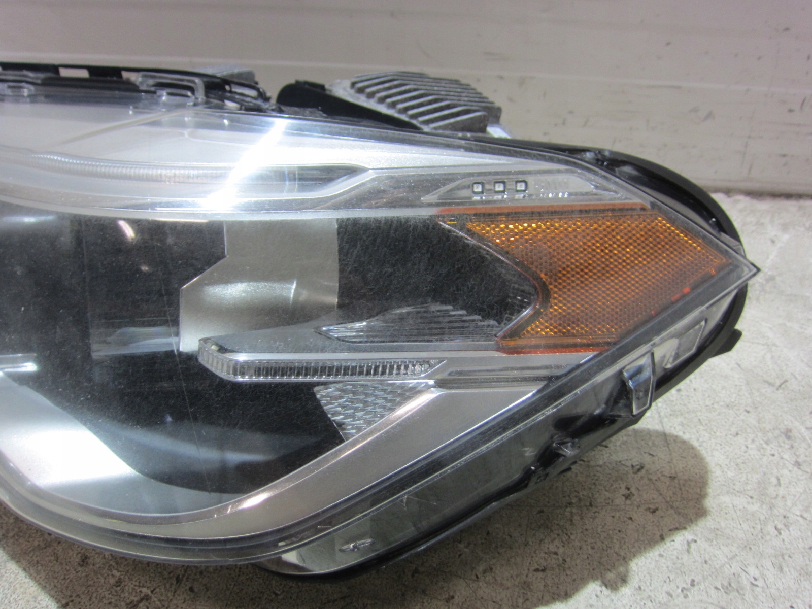 BMW X1 F48 2017R light left front left front USA LED 63117193711 7428739