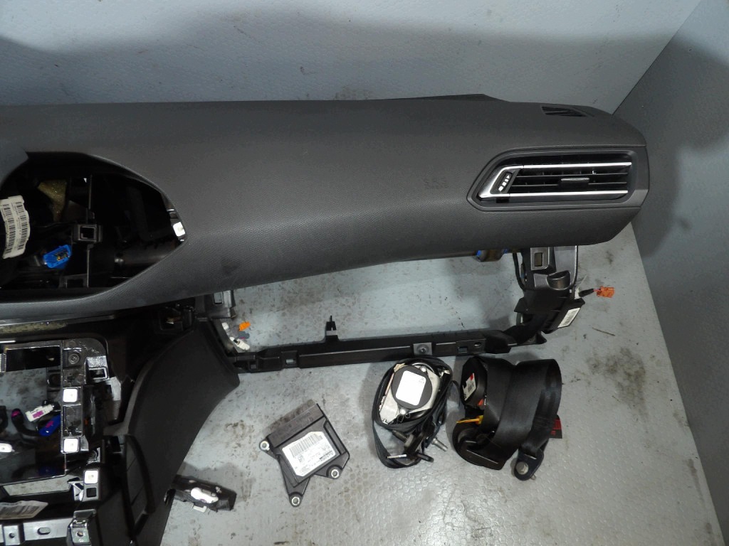 PEUGEOT 308 T9 II cockpit dashboard airbag console